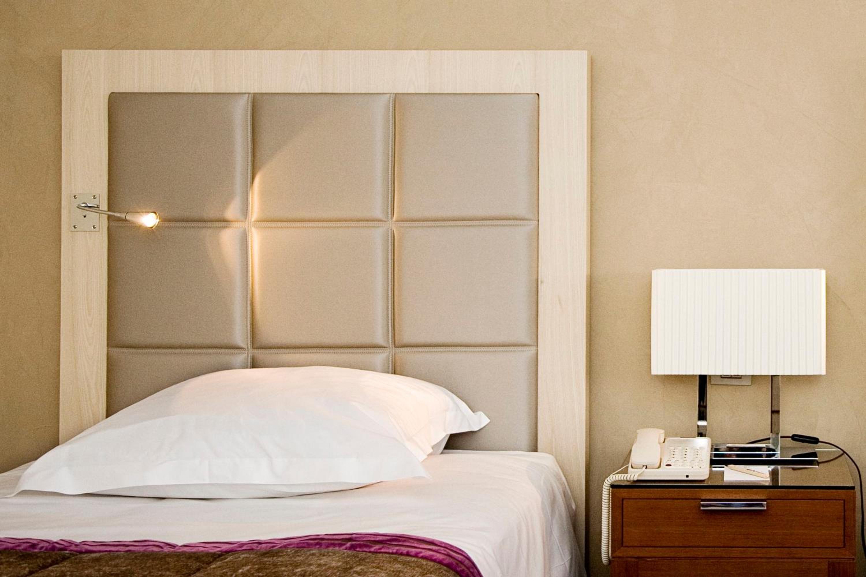 Twin Room - Photo 3