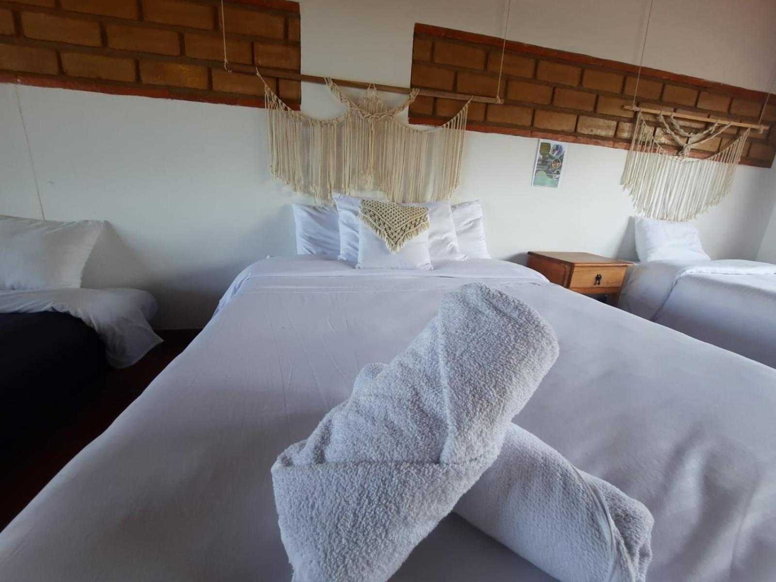 Quadruple Room with Private Bathroom photo 3