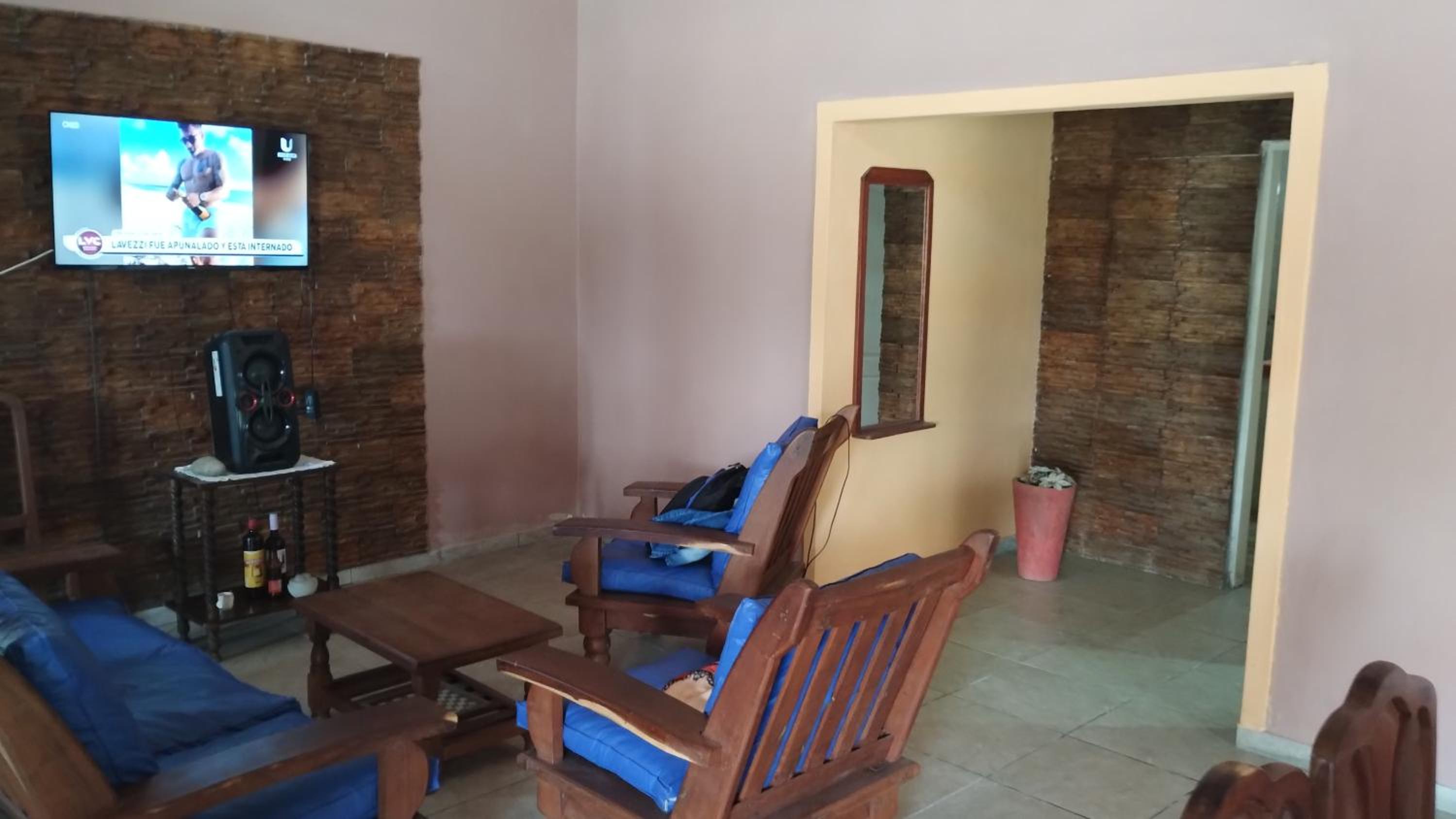 One-Bedroom House photo 1