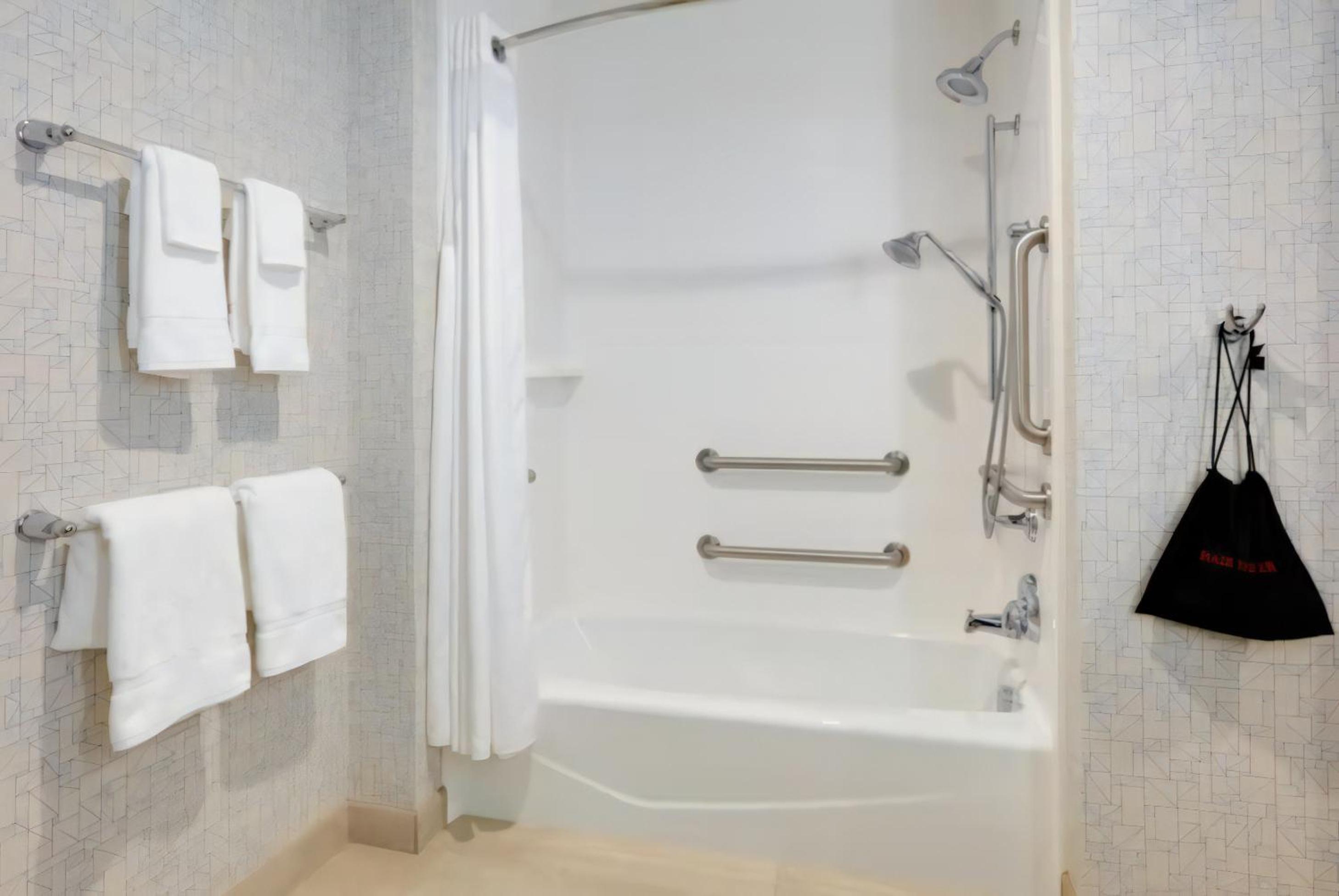 Deluxe Suite - Disability Access photo 2