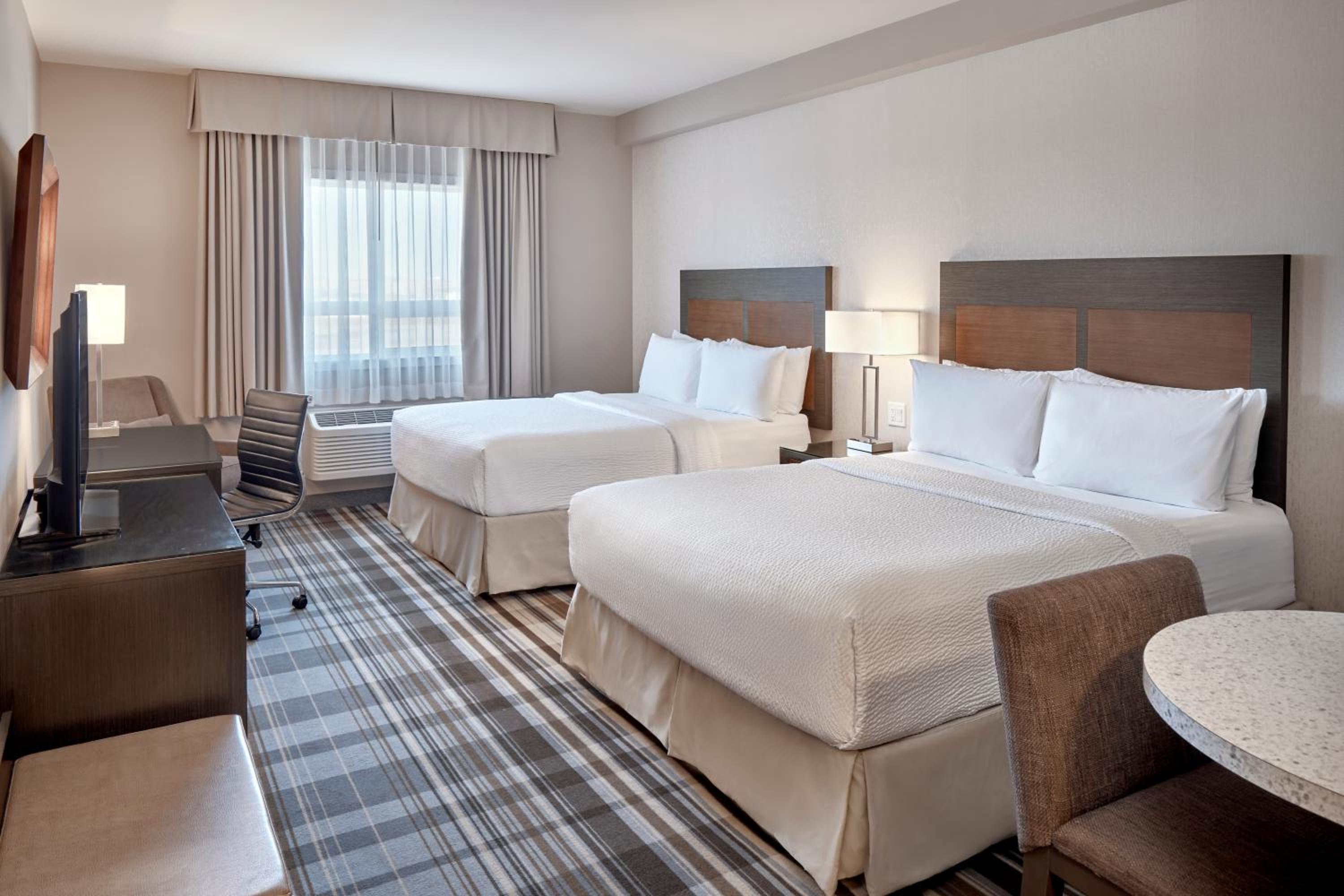 Queen Suite with Two Queen Beds and Kitchenette