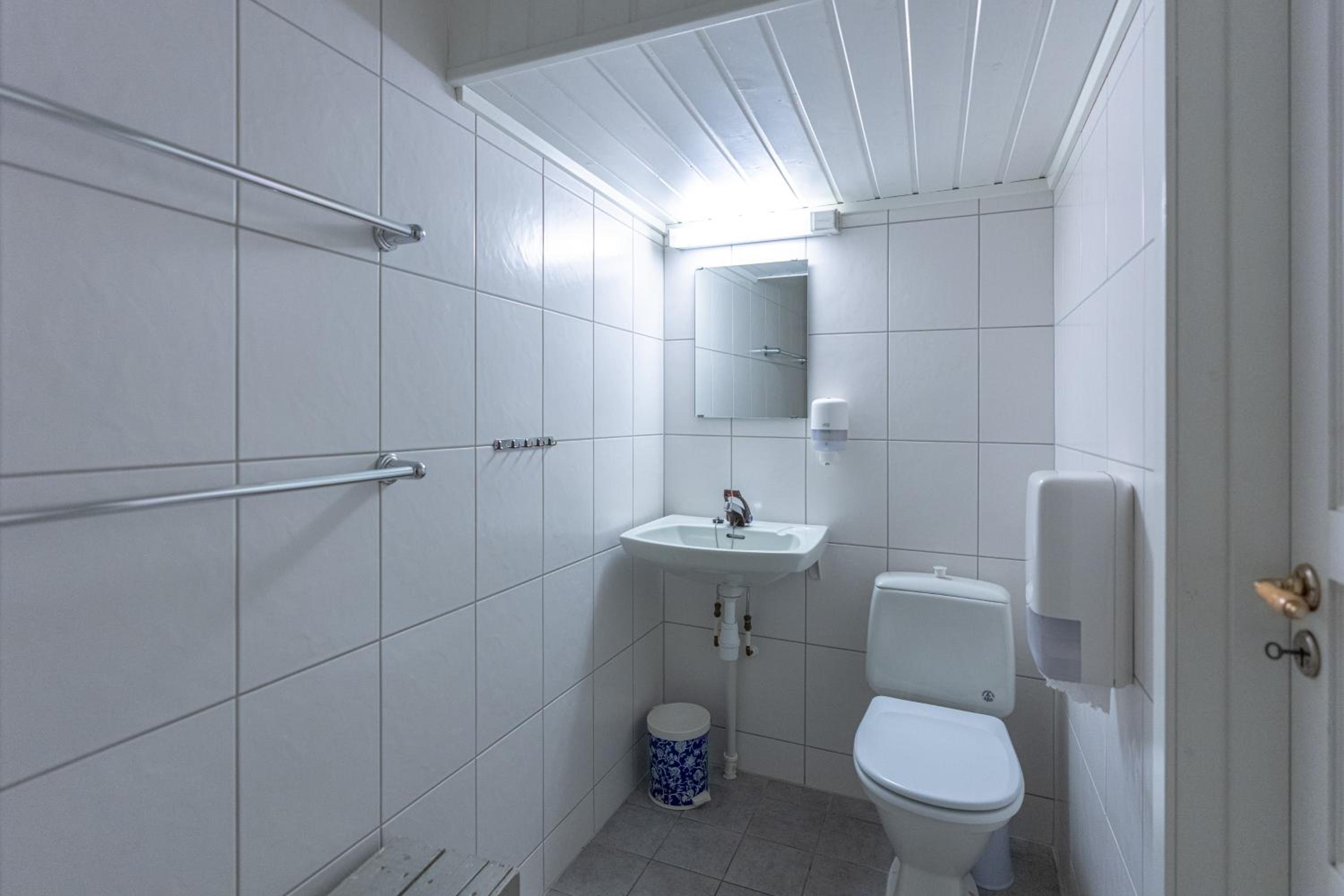 2-Bedroom Rorbu Cabin - Photo 13