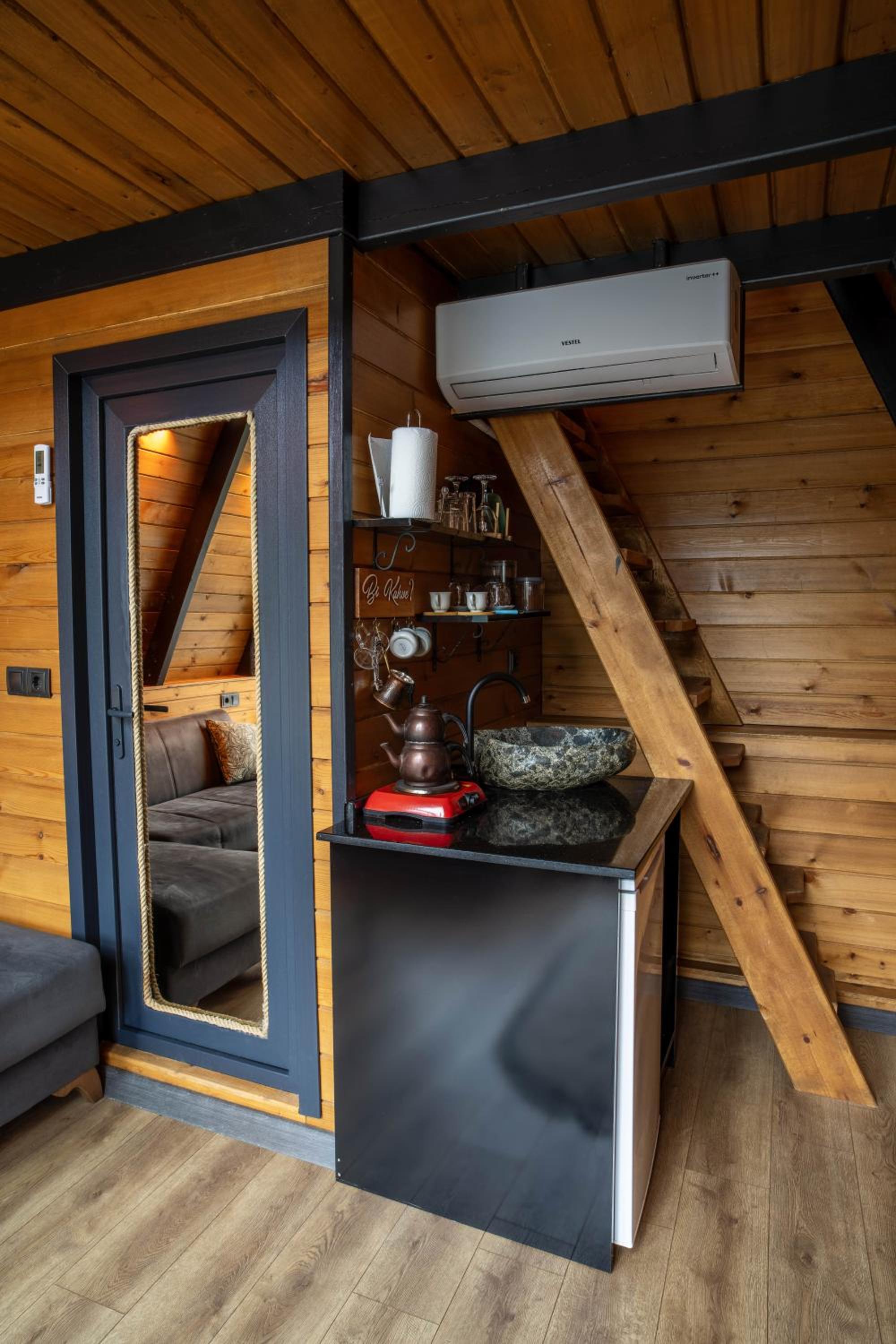 Deluxe King Room - Photo 2