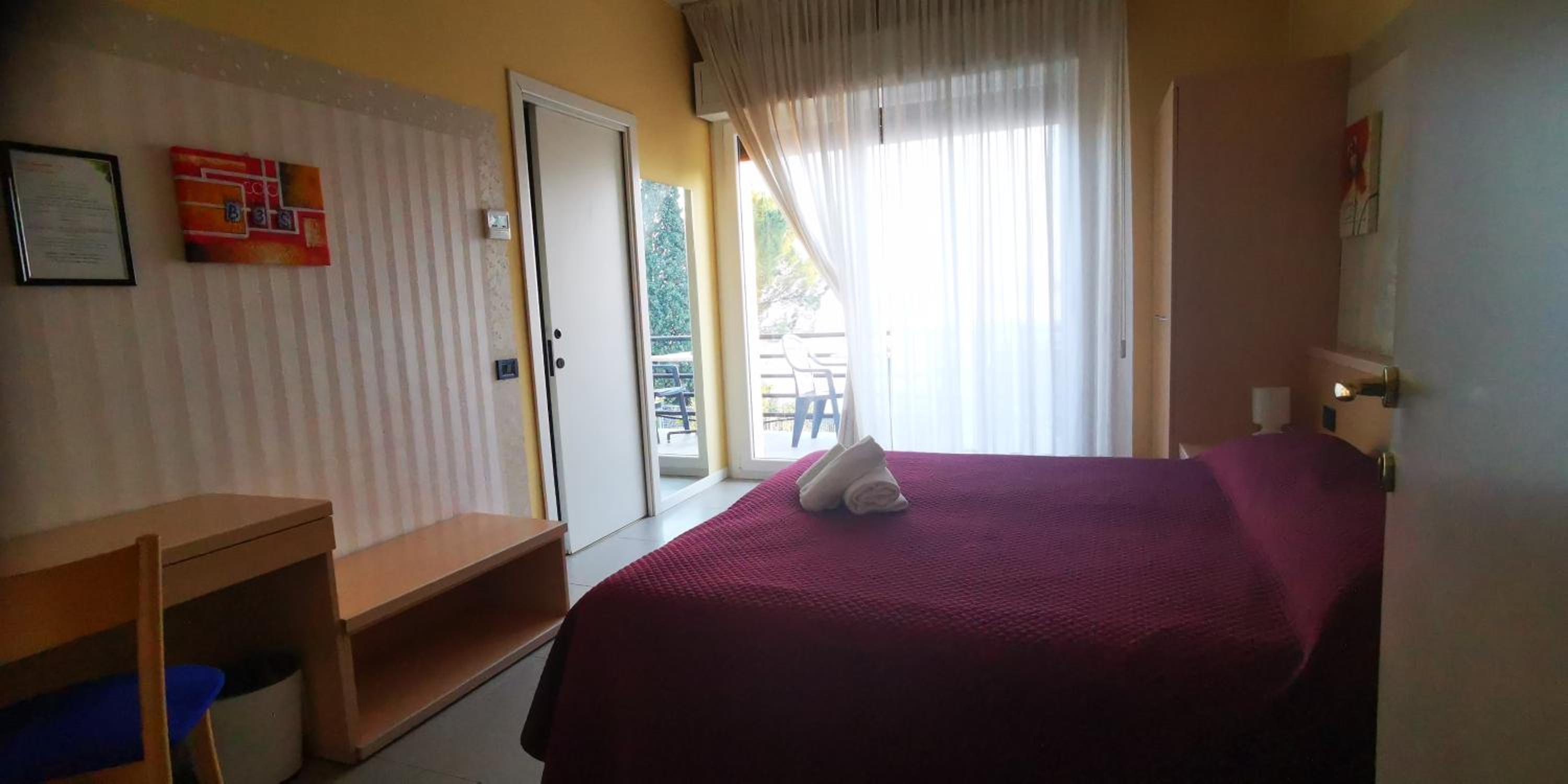 Double Room with Lake View - Photo 7