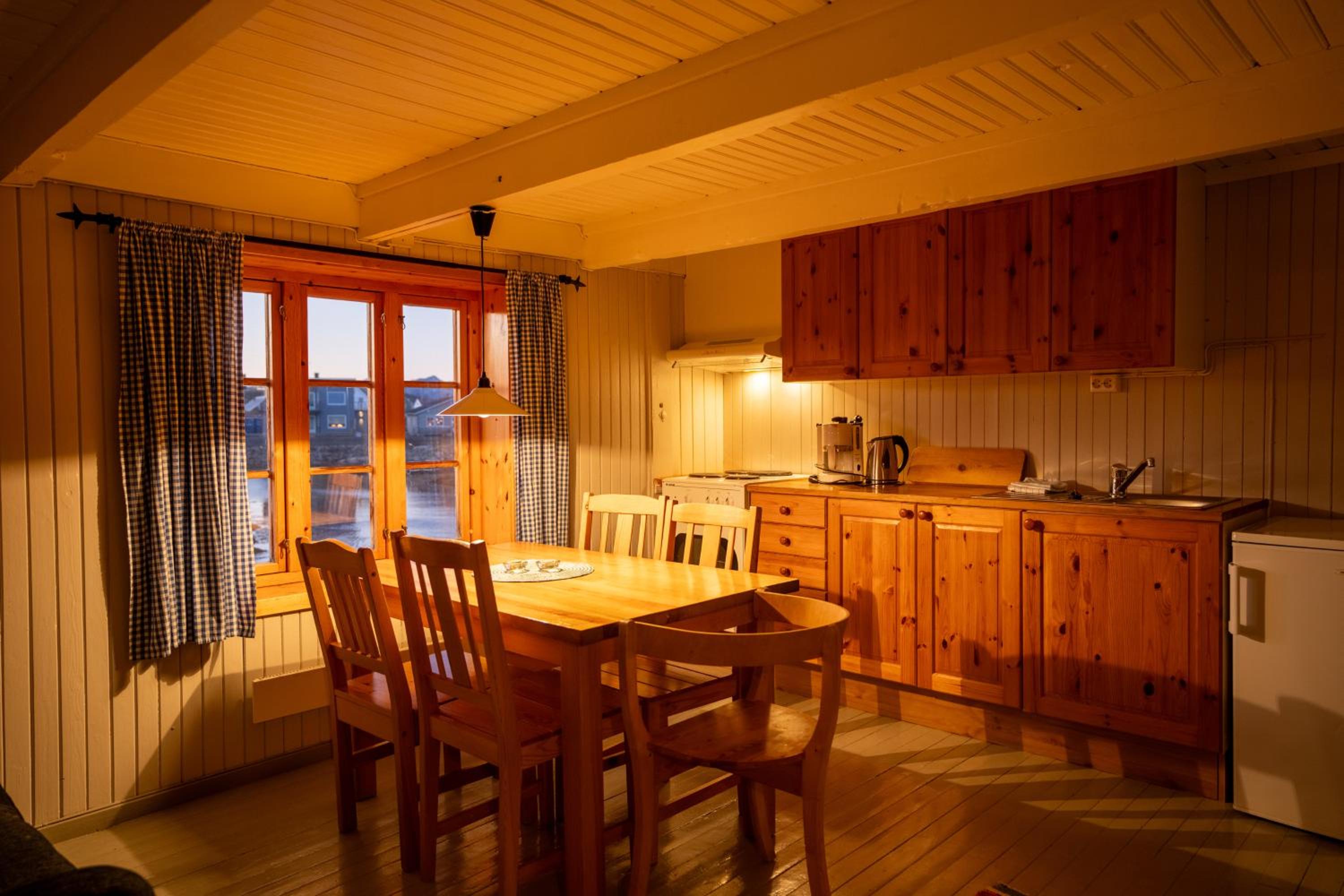 2-Bedroom Rorbu Cabin - Photo 11