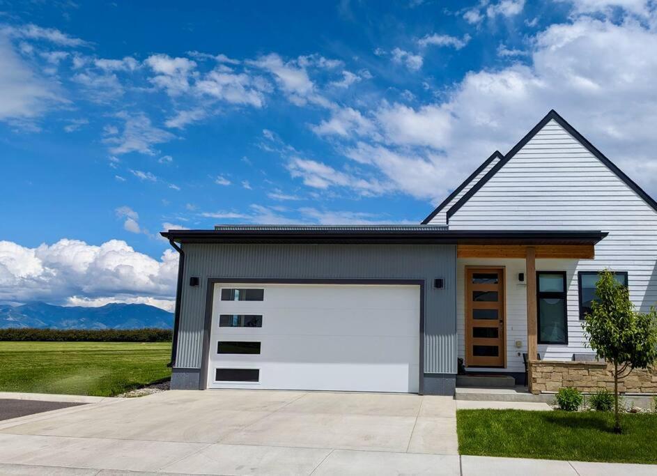Three-Bedroom House photo 2