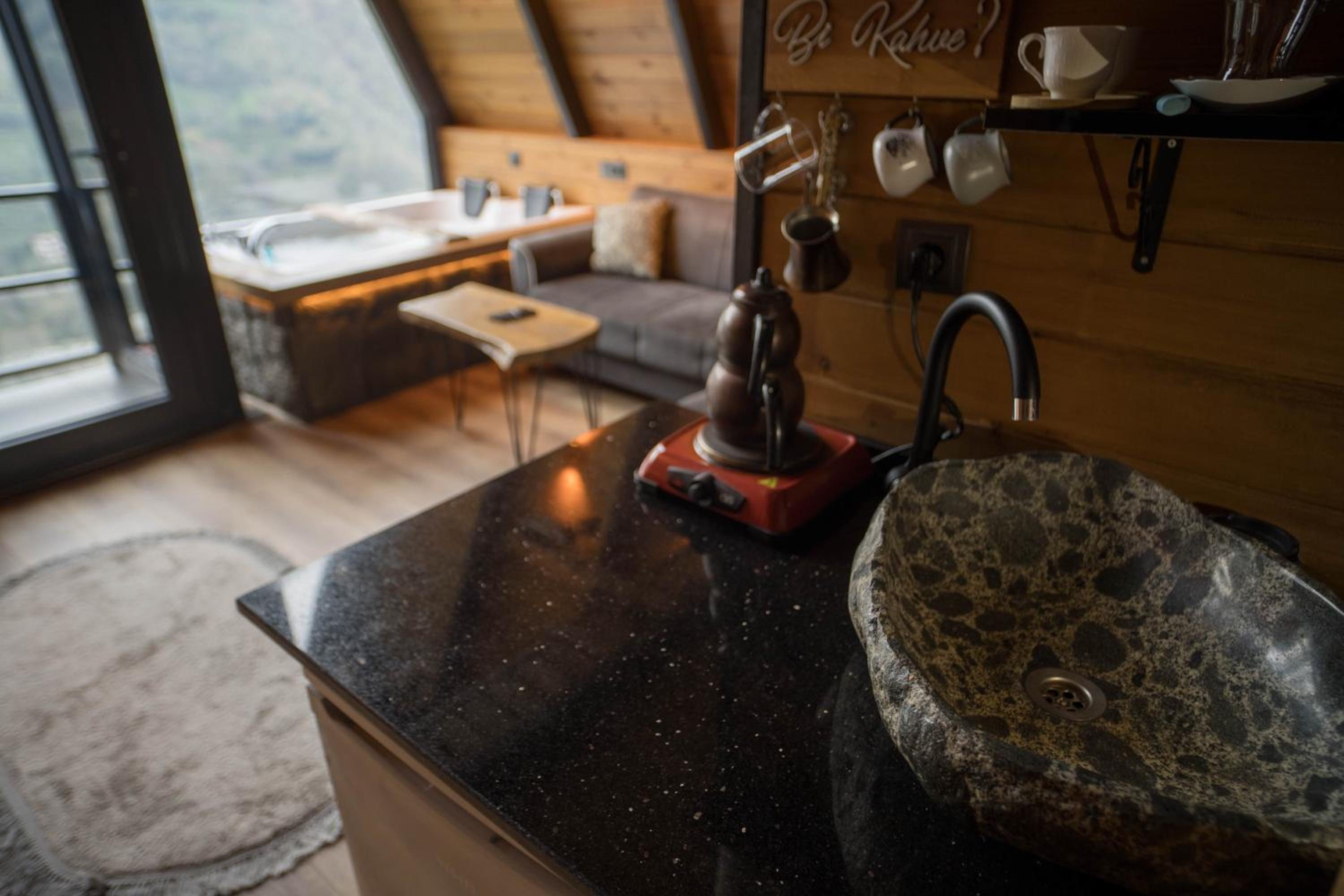 Deluxe King Room - Photo 4