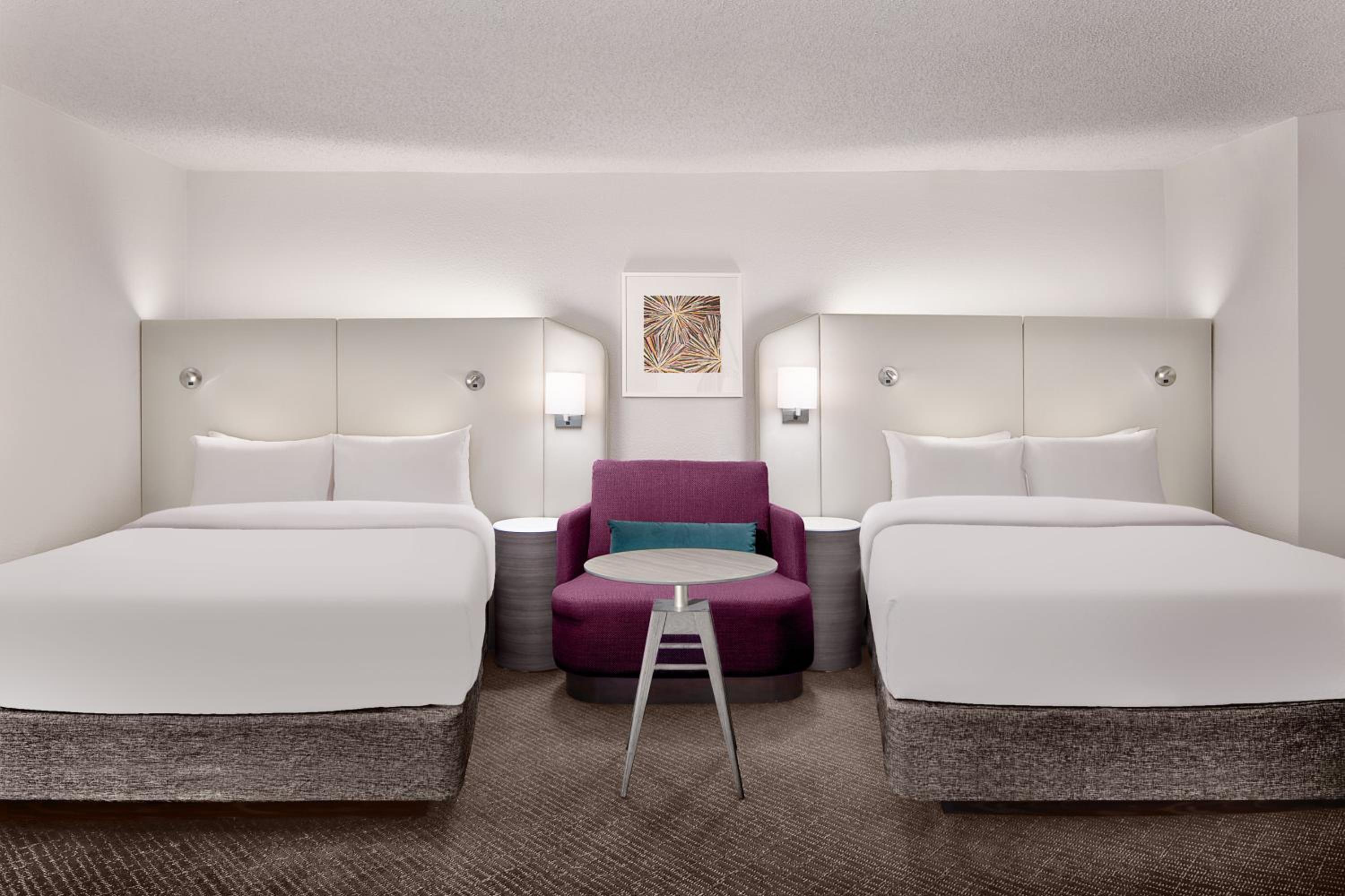 Standard Queen Room with Two Queen Beds photo 1
