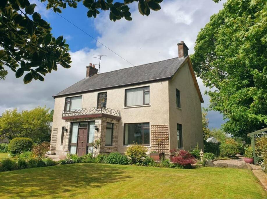 Five-Bedroom House photo 3