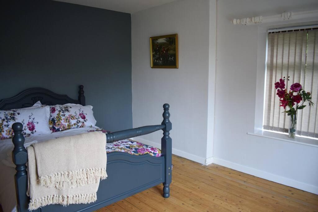 Five-Bedroom House photo 1