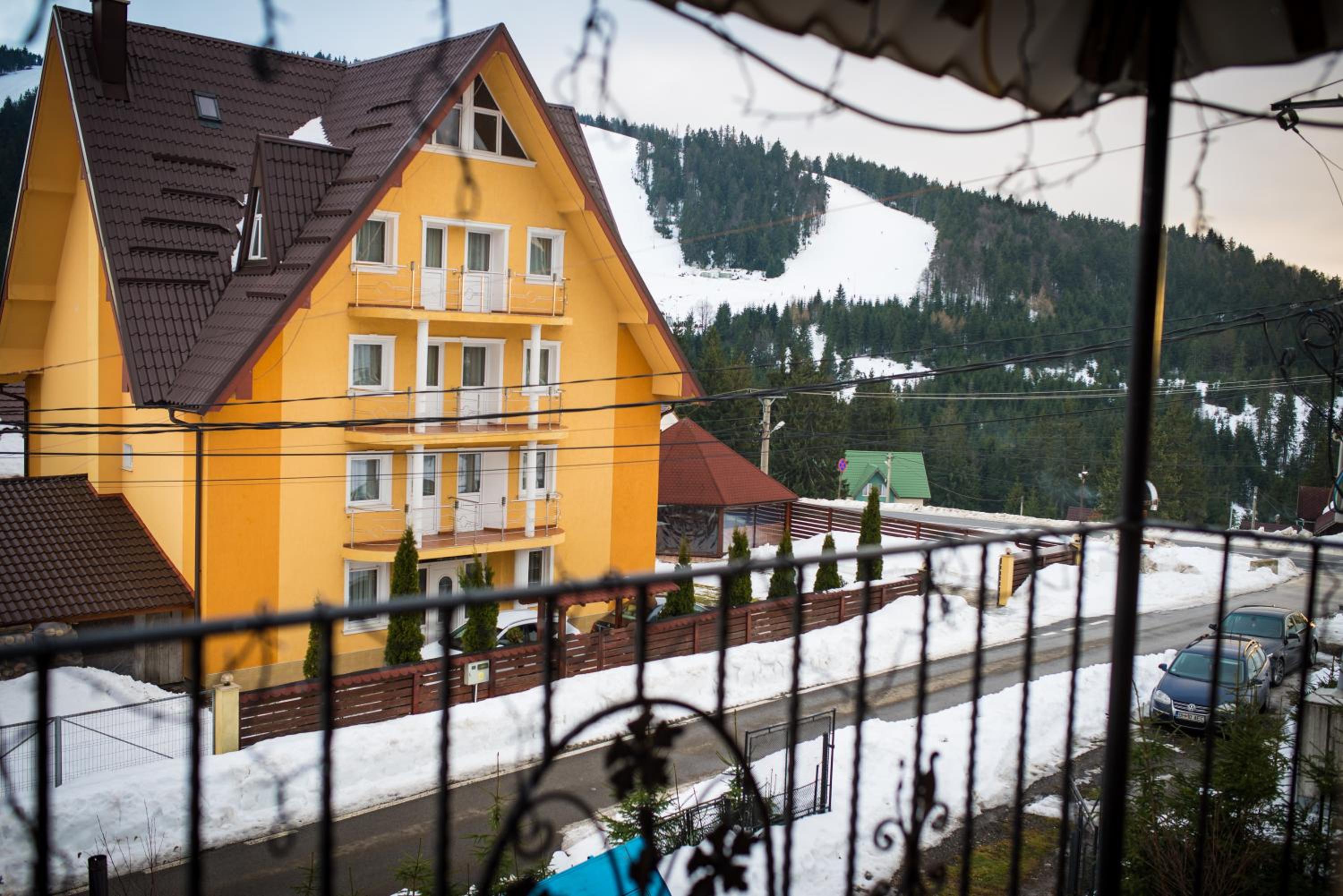 Apartment with Balcony photo 3