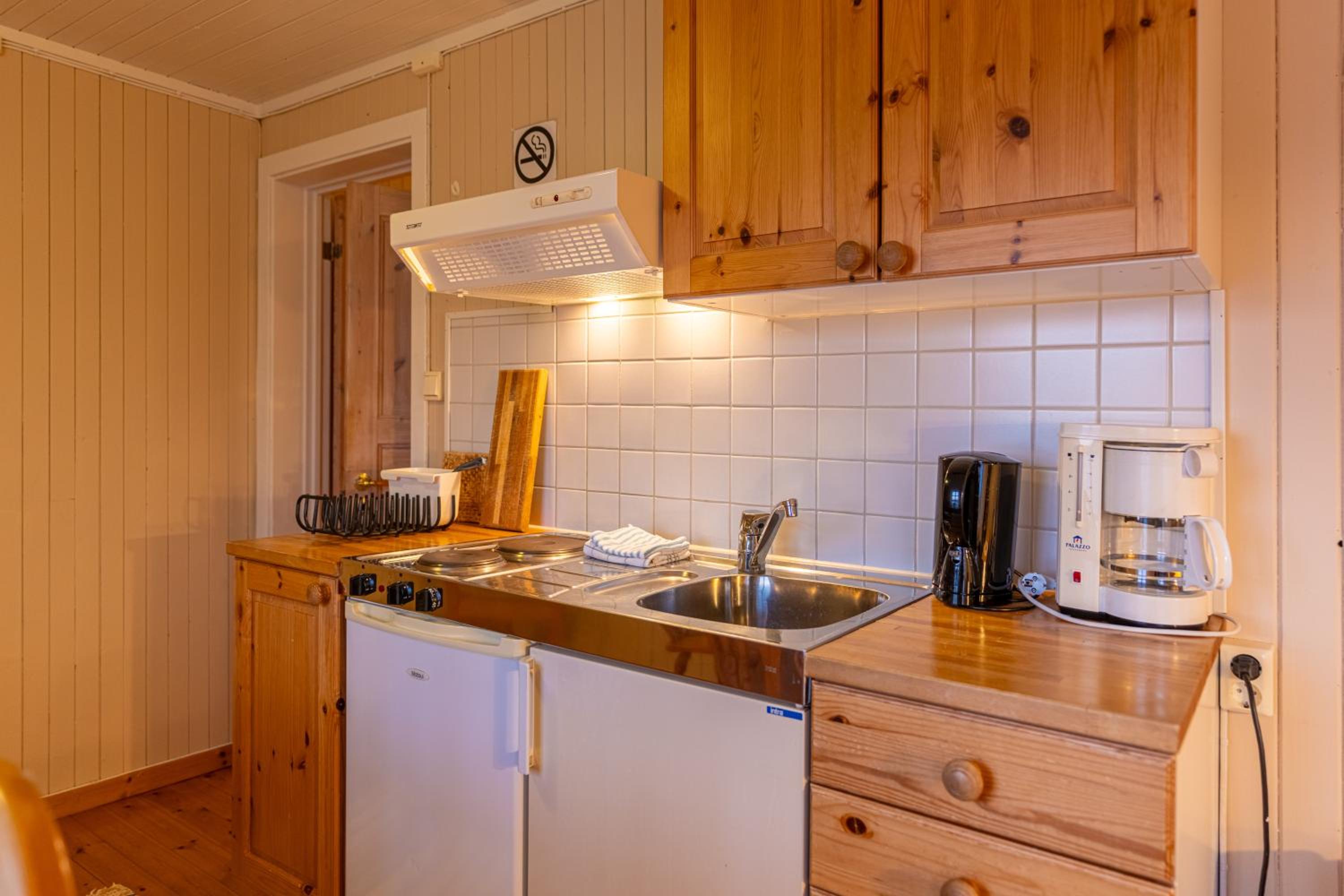 2-Bedroom Rorbu Cabin with 2 Bathroom and Sea View - Photo 4