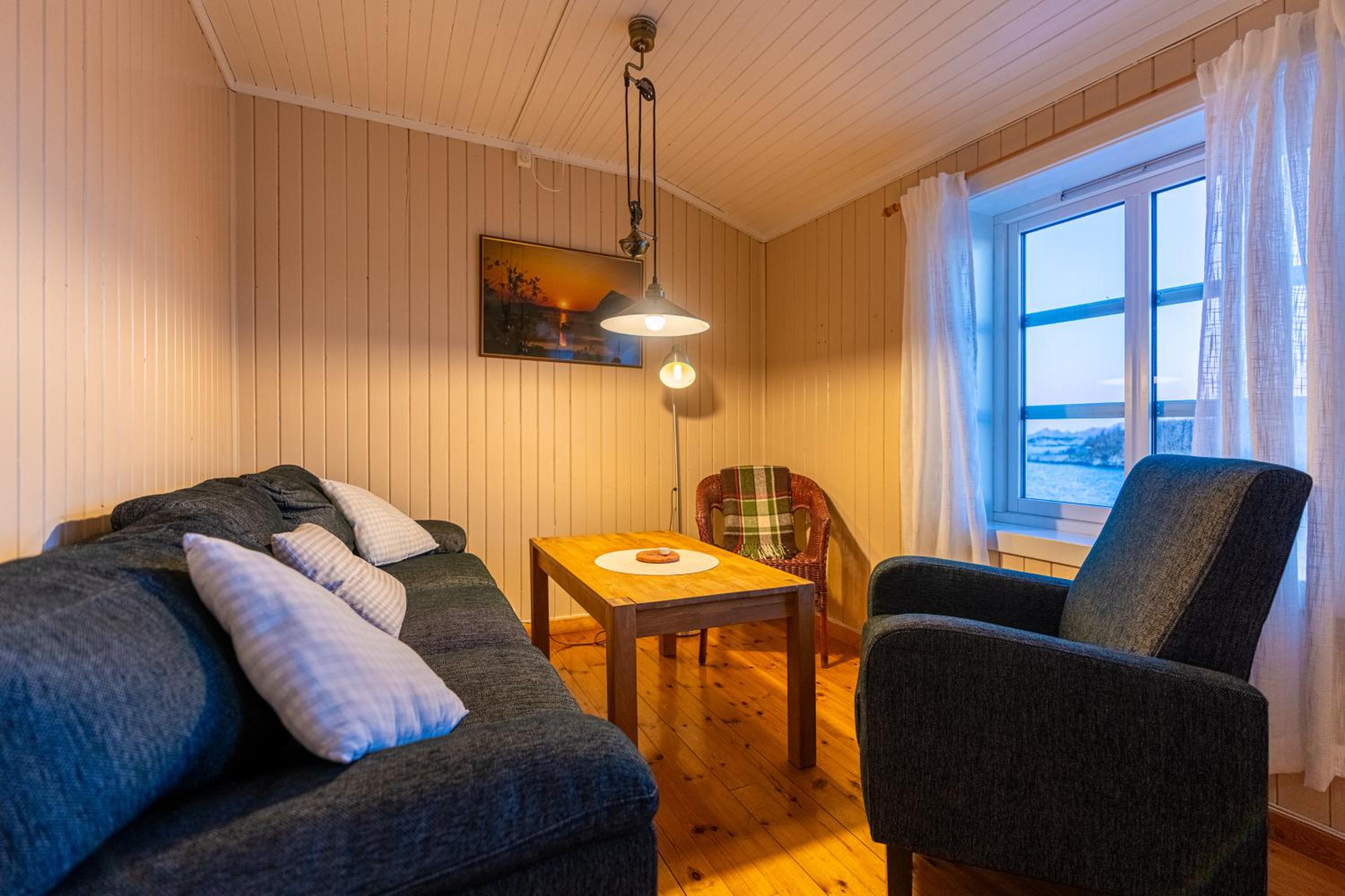 2-Bedroom Rorbu Cabin with 2 Bathroom and Sea View - Photo 2