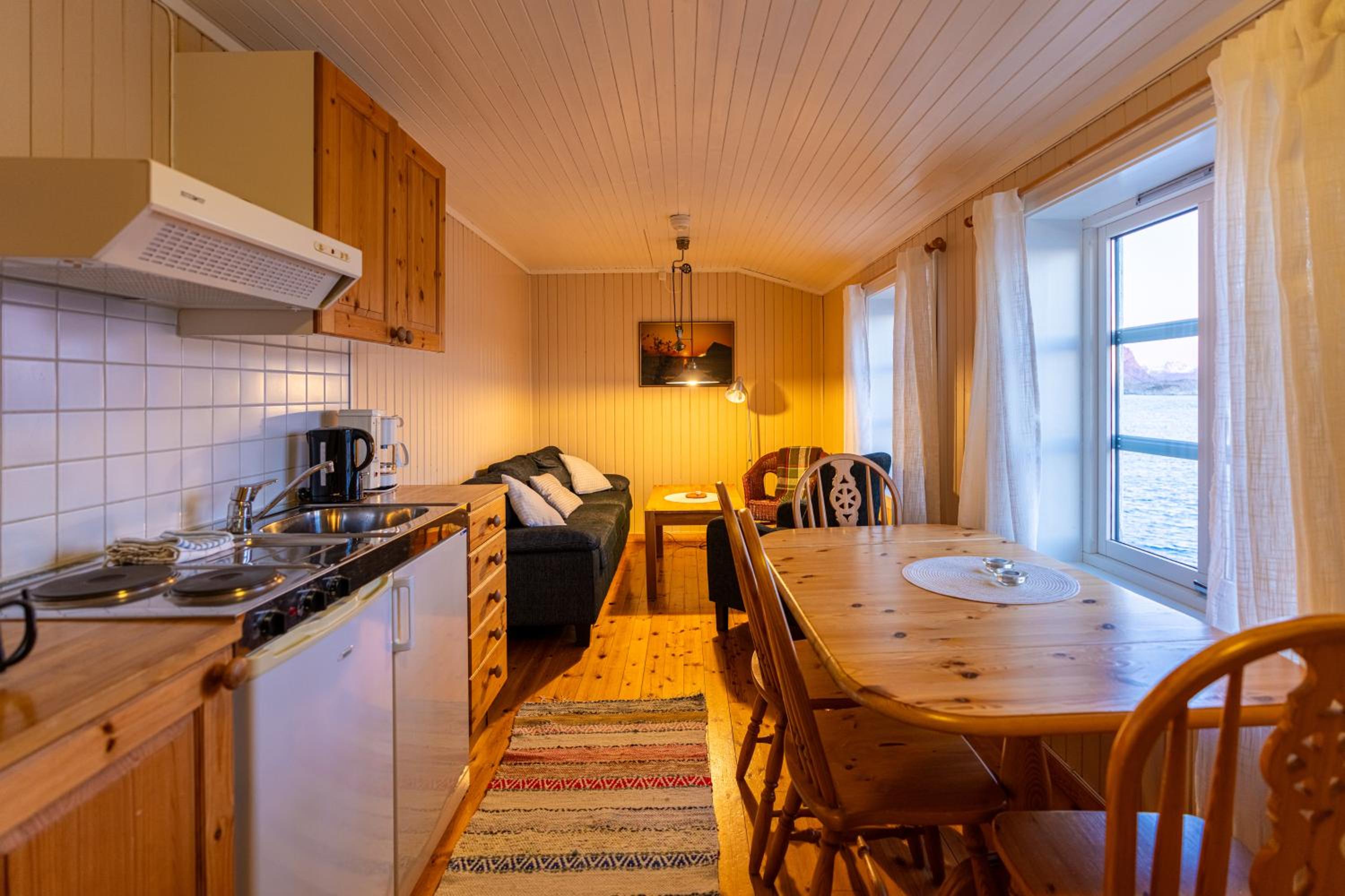 2-Bedroom Rorbu Cabin with 2 Bathroom and Sea View - Photo 7
