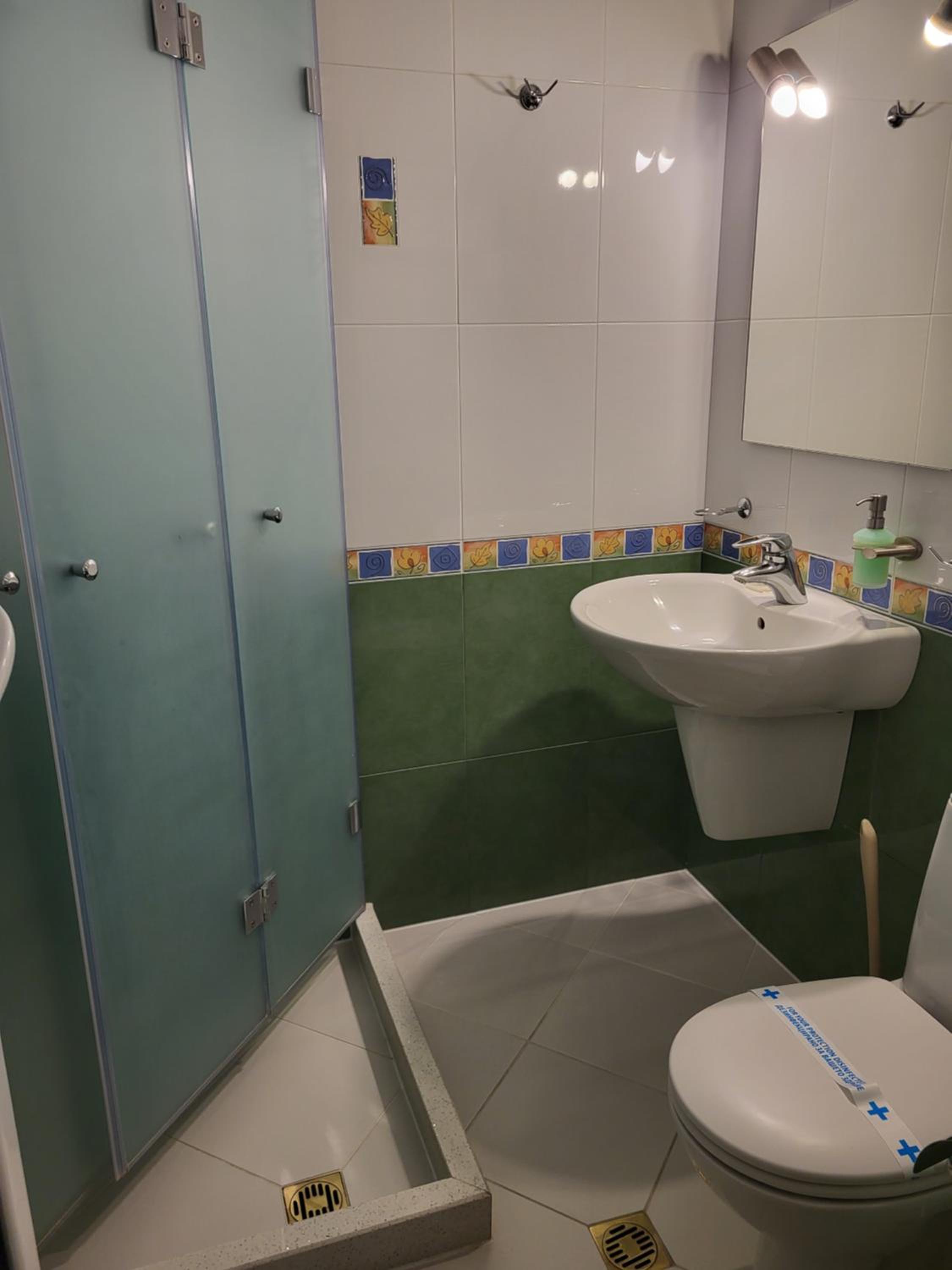 Twin Room - Photo 3