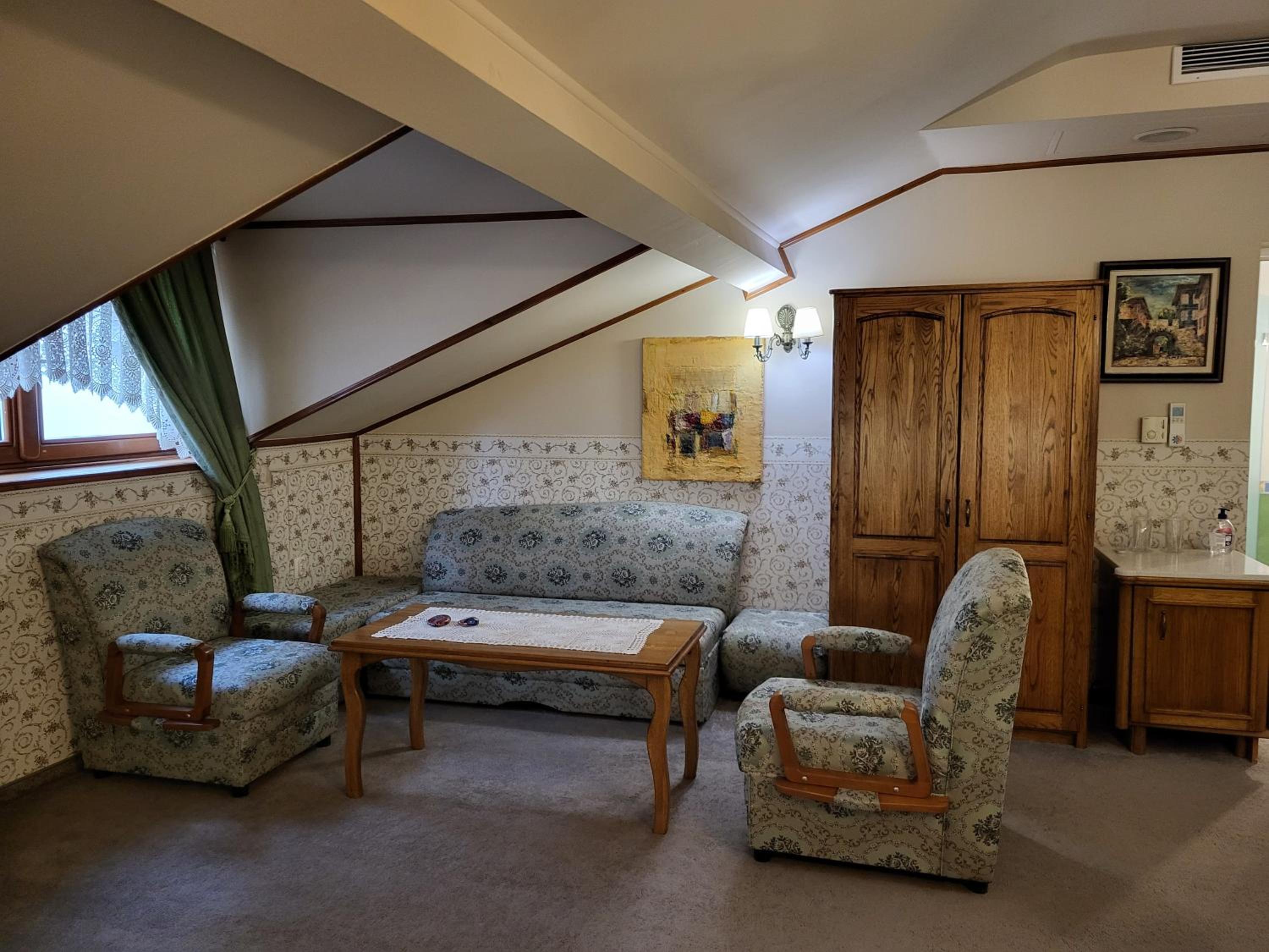 Twin Room - Photo 2