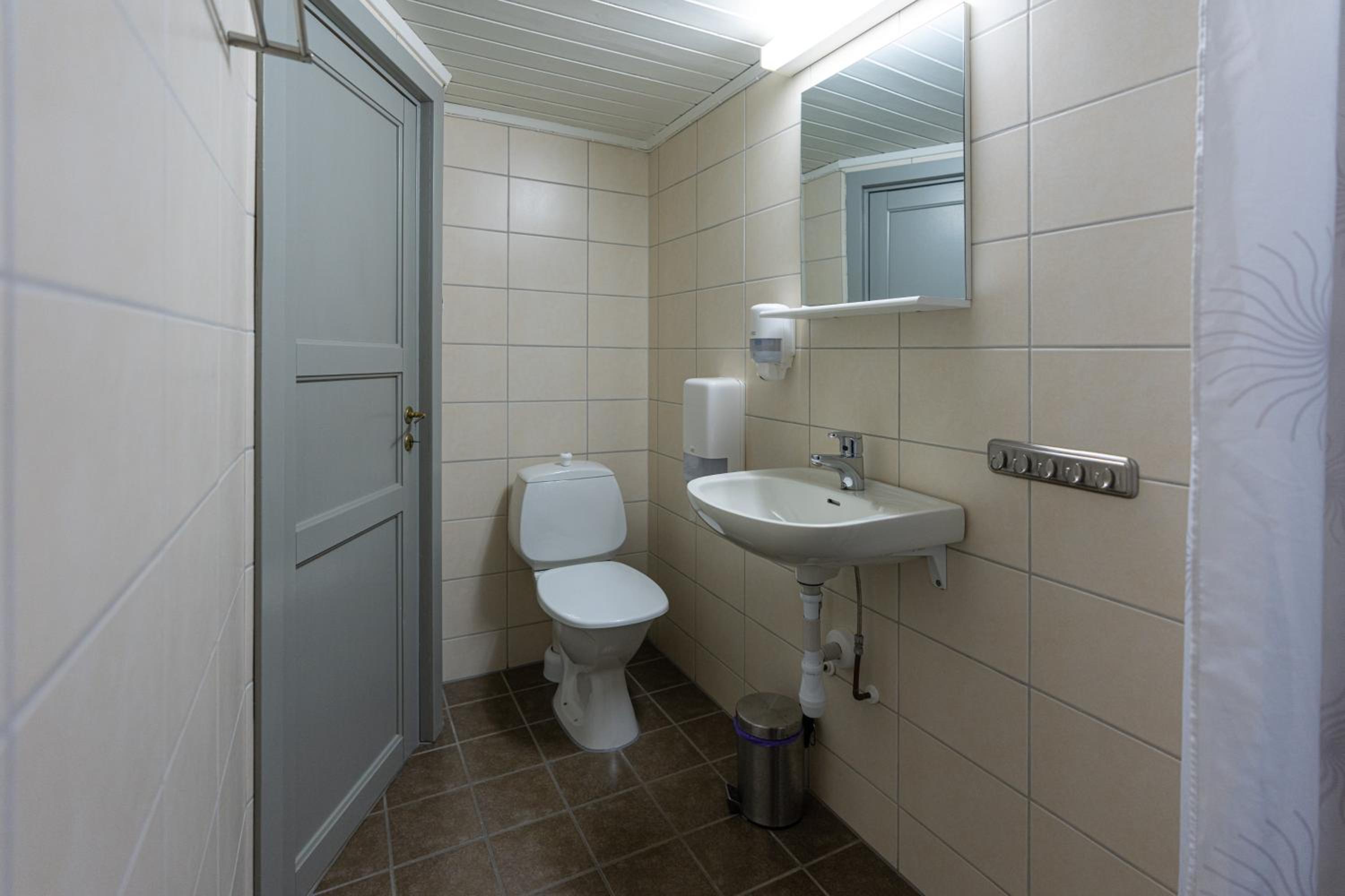 2-Bedroom Rorbu Cabin - with Sea View - Photo 12