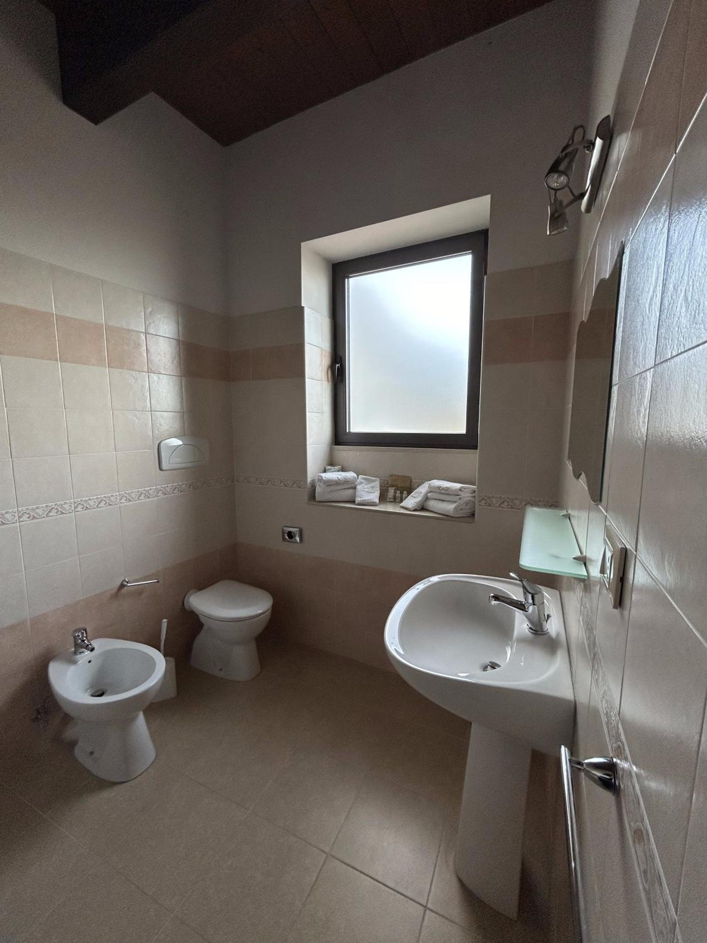 Deluxe Double Room with Sea View - Photo 2