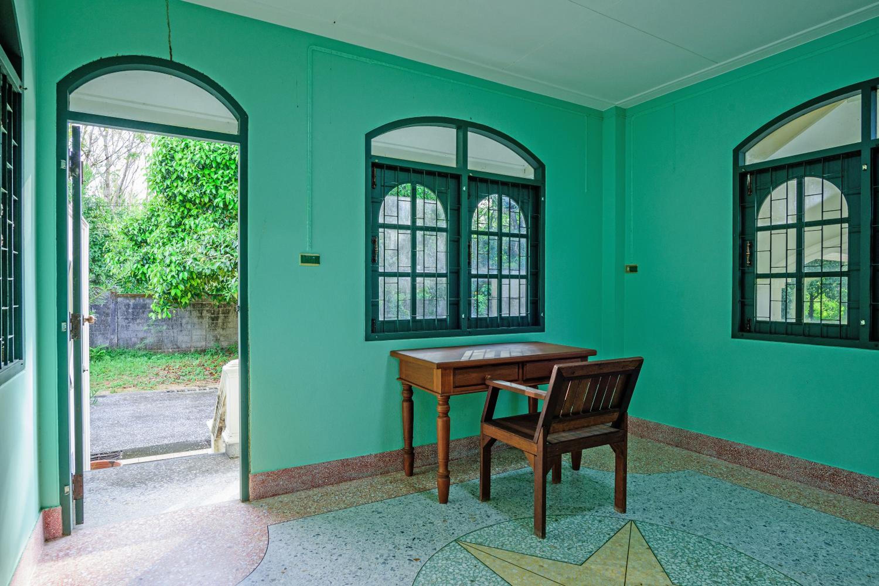 Three-Bedroom House photo 3