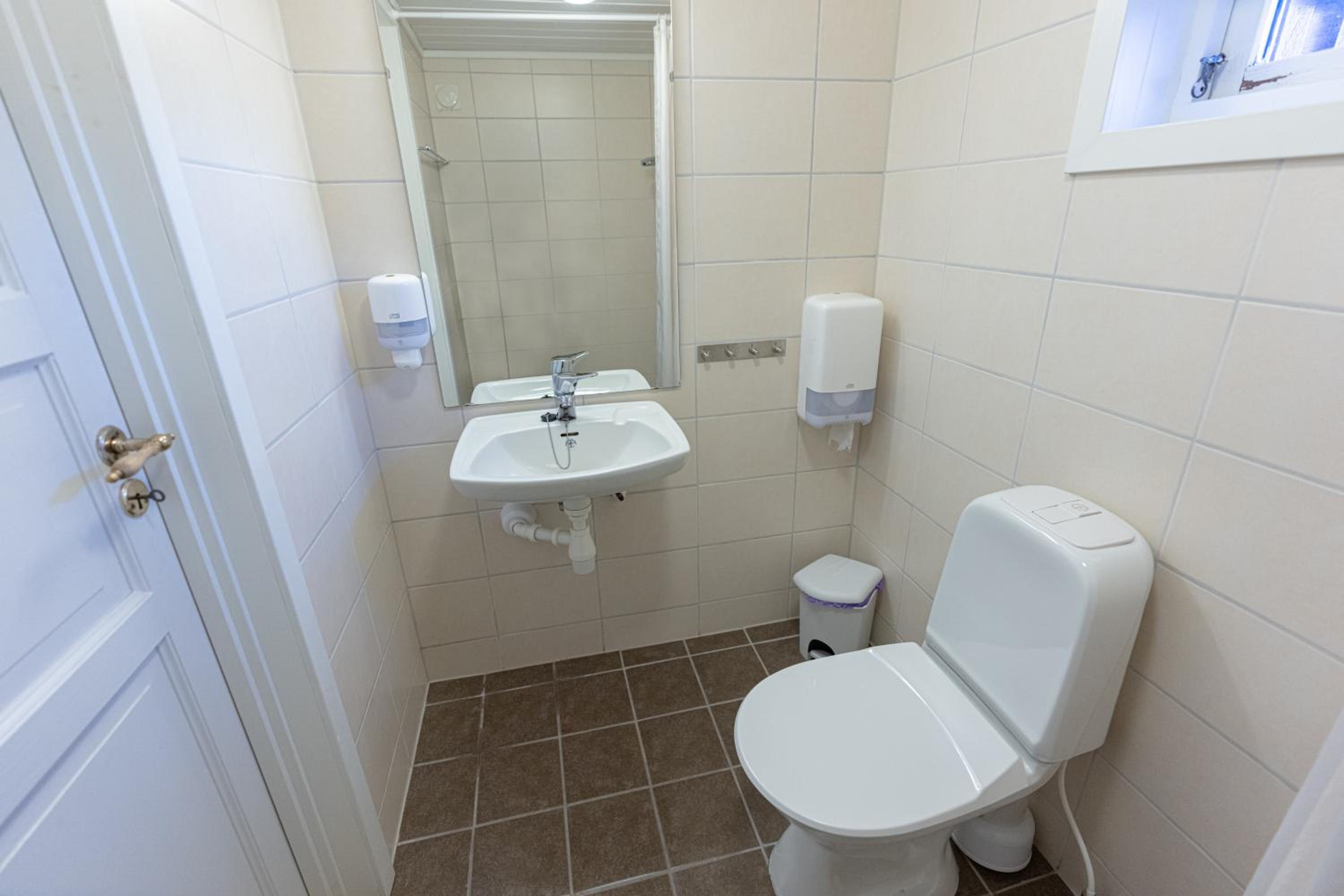 Rorbu Cottage with 2 bedroom, 2 bathroom and 5 beds - Photo 6