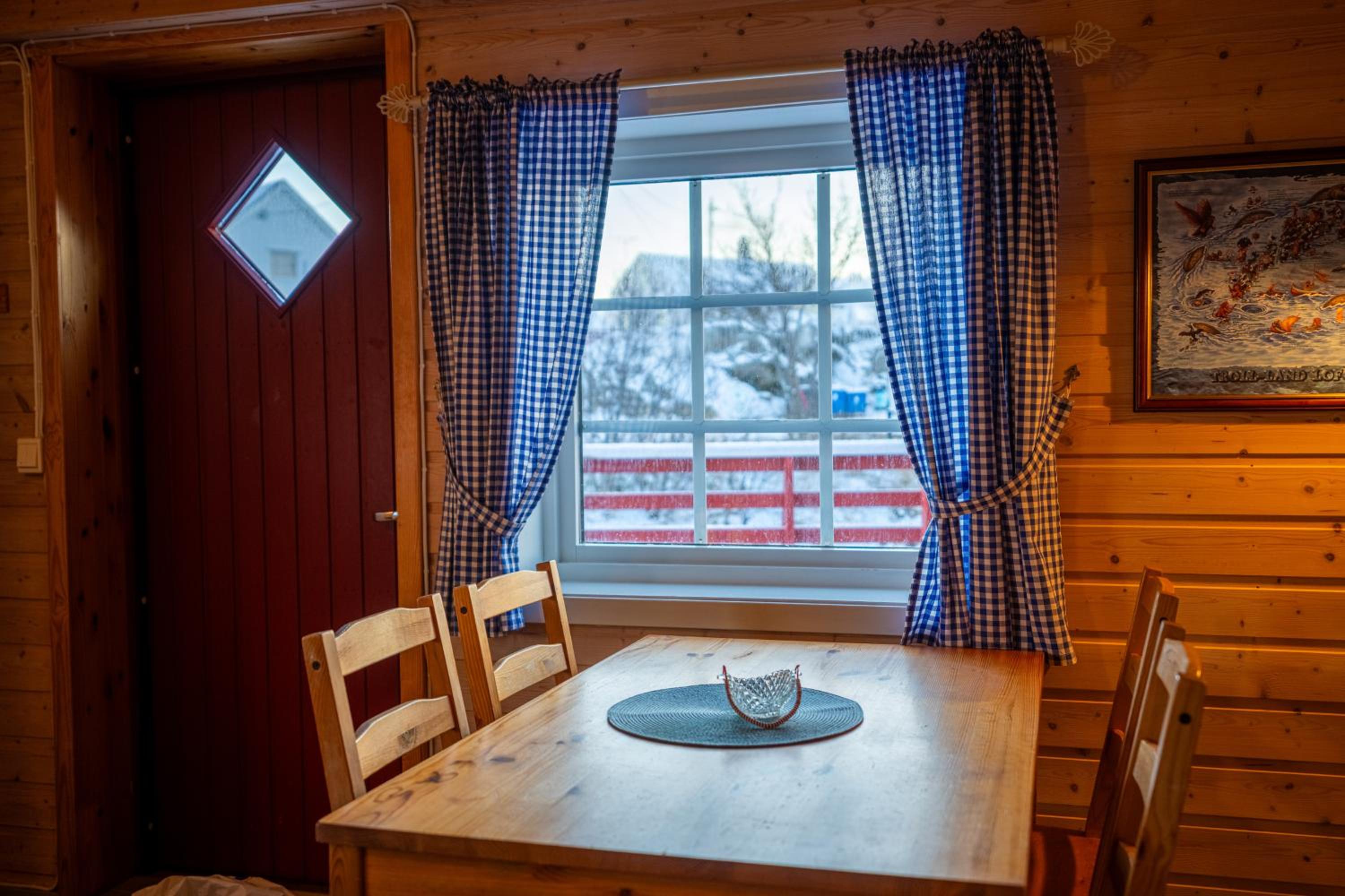 Rorbu Cottage with 2 bedroom, 2 bathroom and 5 beds - Photo 2