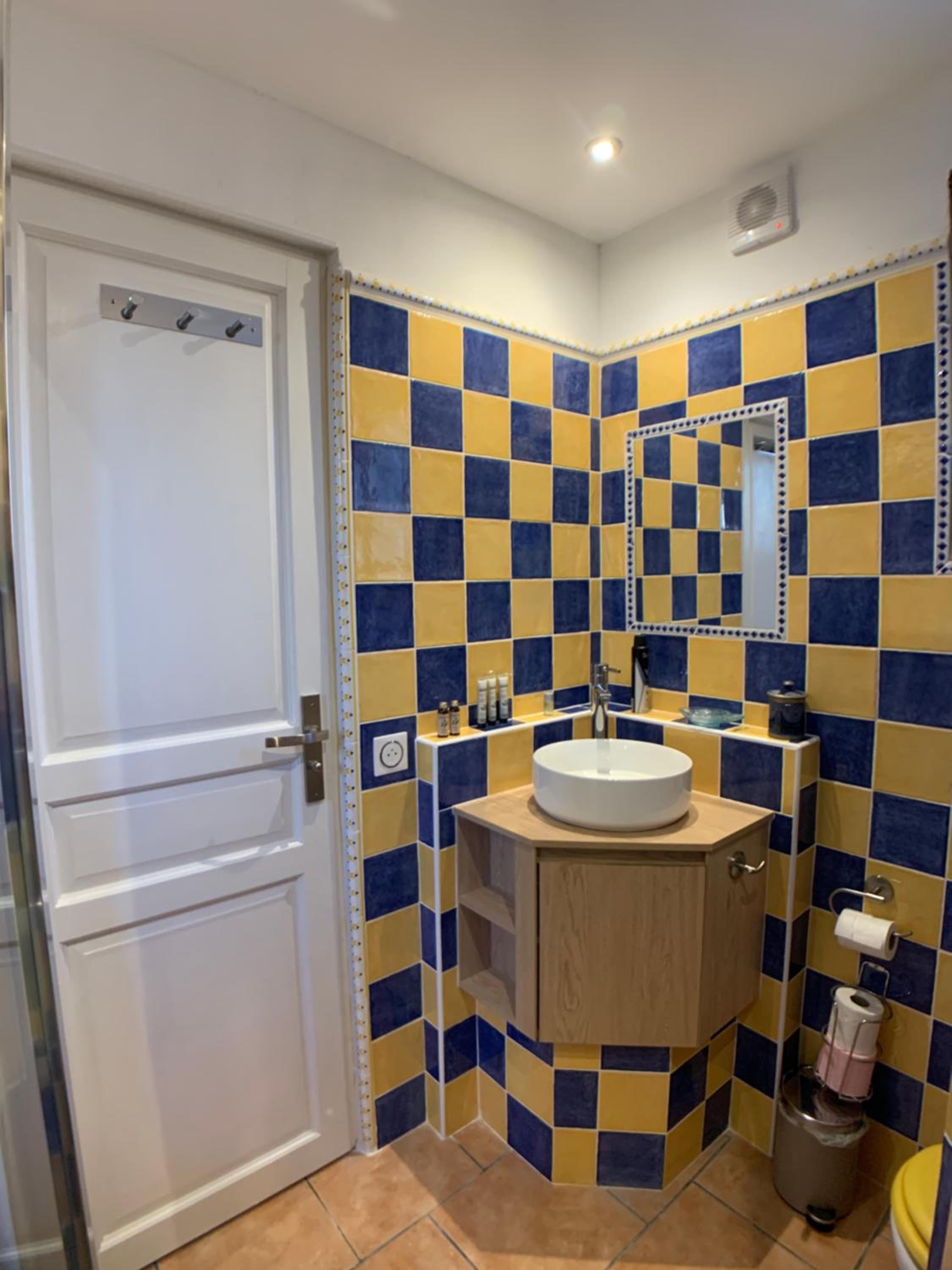 Standard Queen Room photo 2