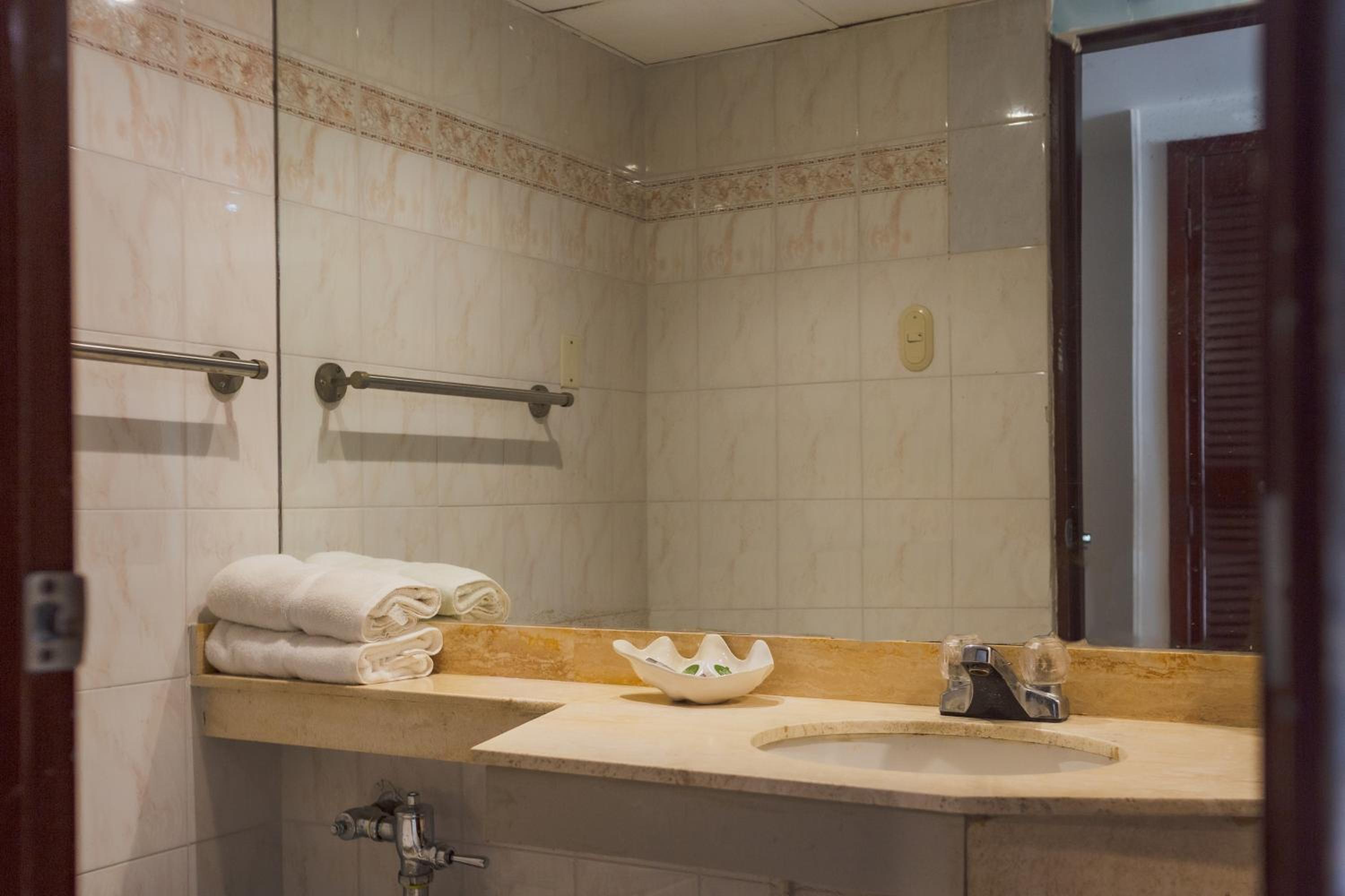 Standard King Room - Photo 2