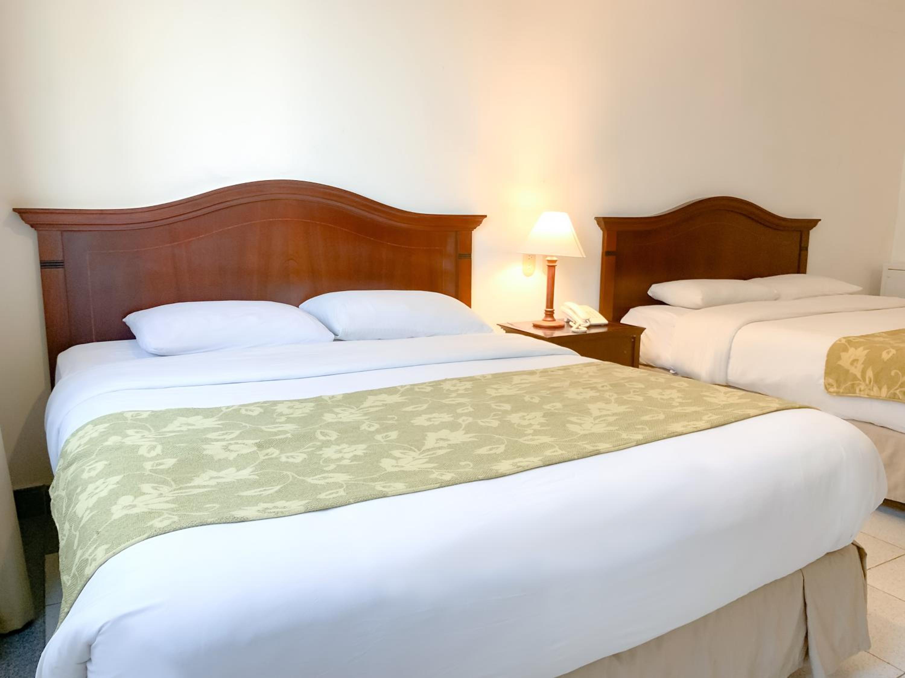 Double Room with Two Double Beds - Photo 3
