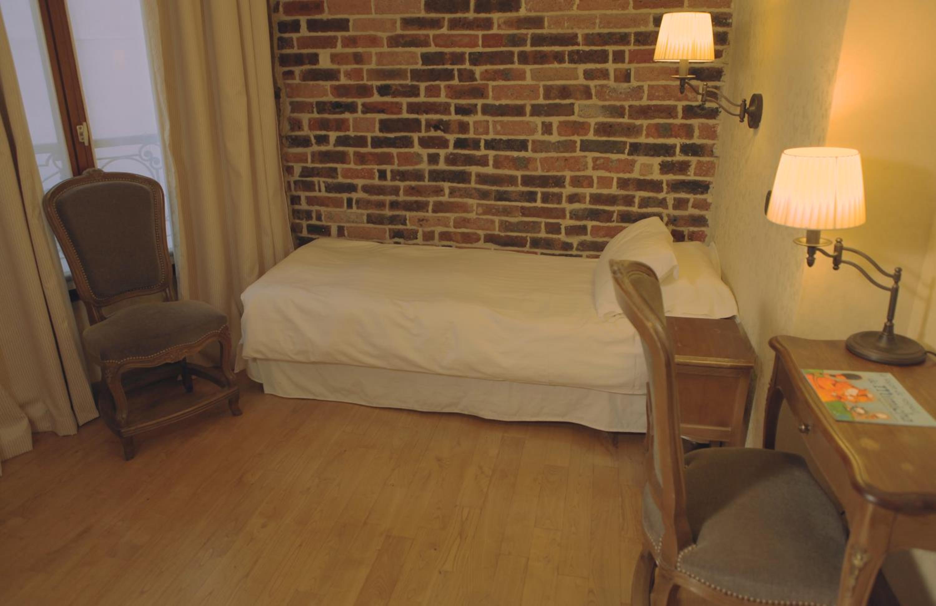 Executive Triple Room thumbnail 5