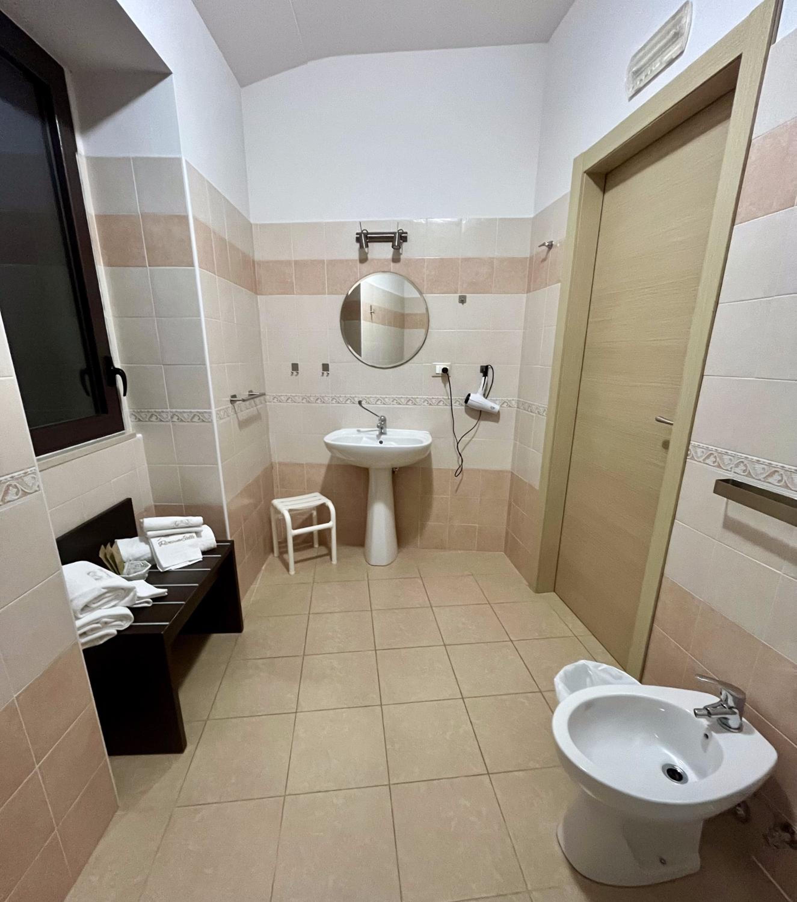 Standard Triple Room - Photo 3