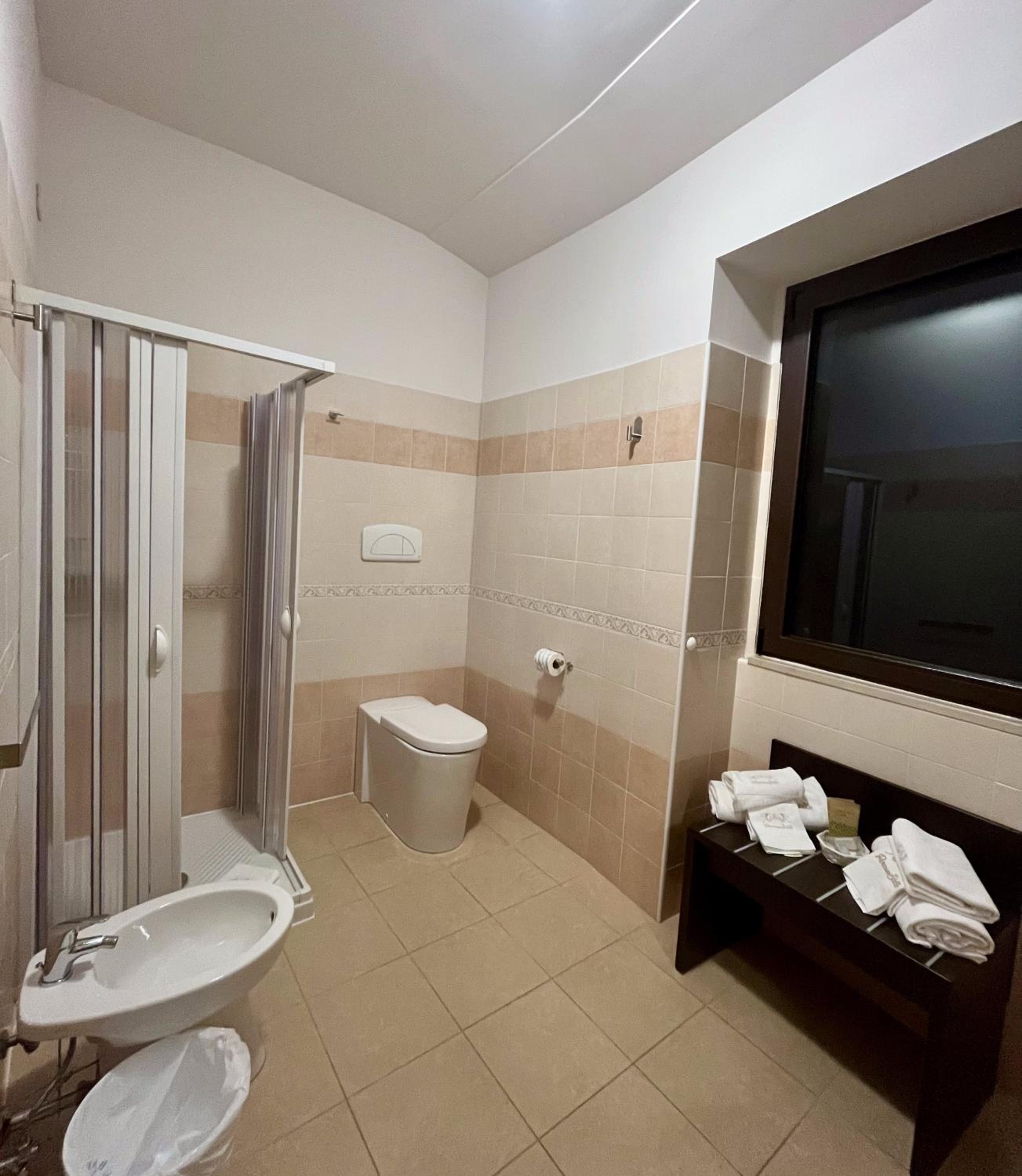 Standard Triple Room - Photo 5
