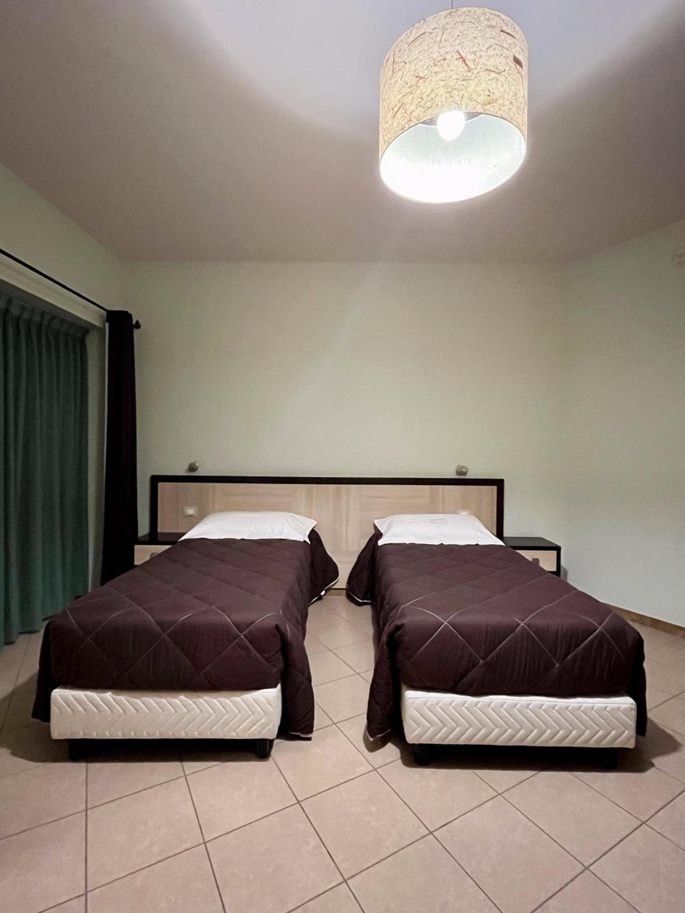 Standard Twin Room with Mountain View - Photo 5