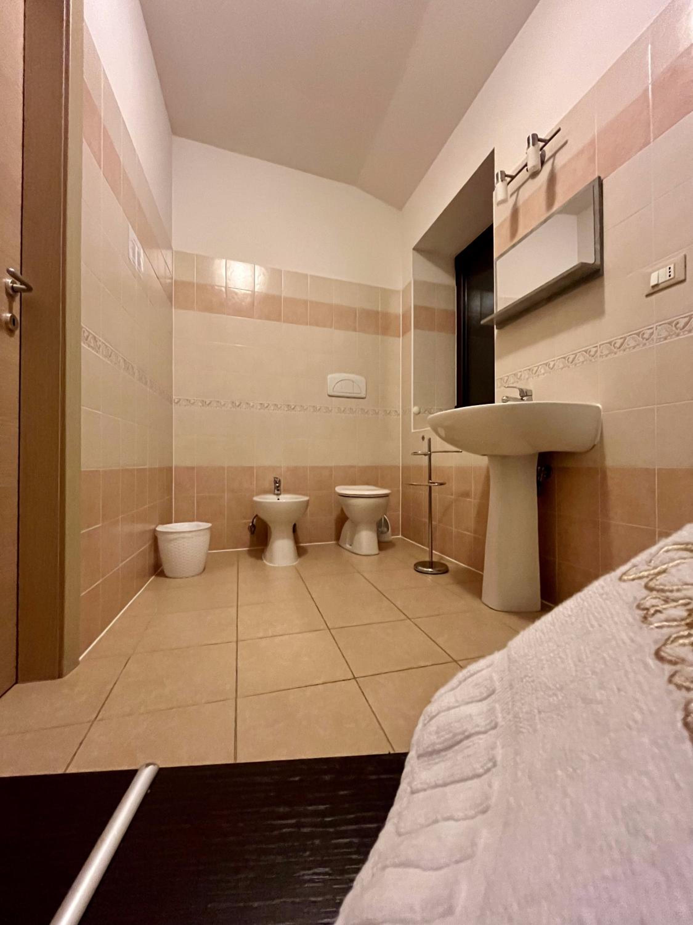 Standard Twin Room with Mountain View - Photo 6