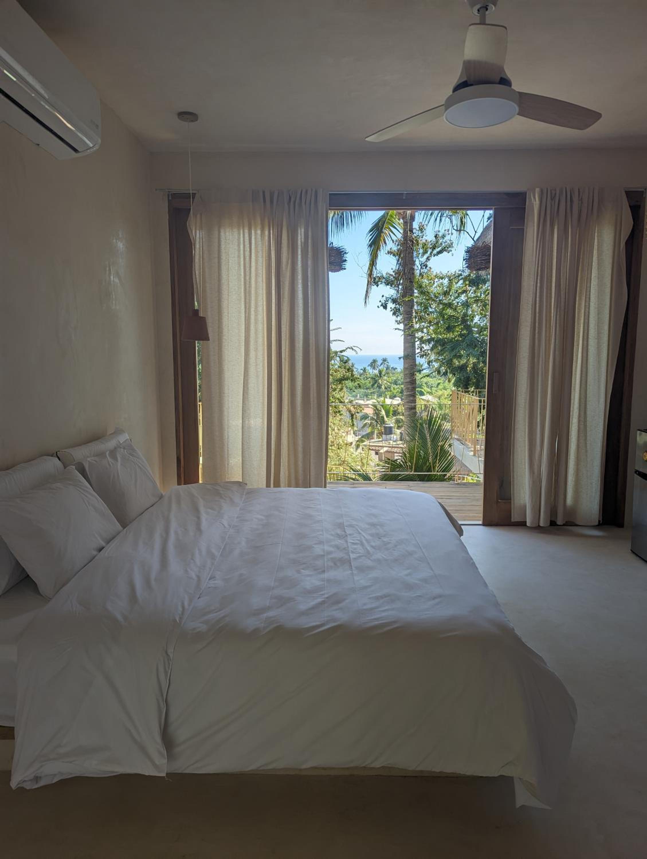 Deluxe Double Room with Balcony and Sea View