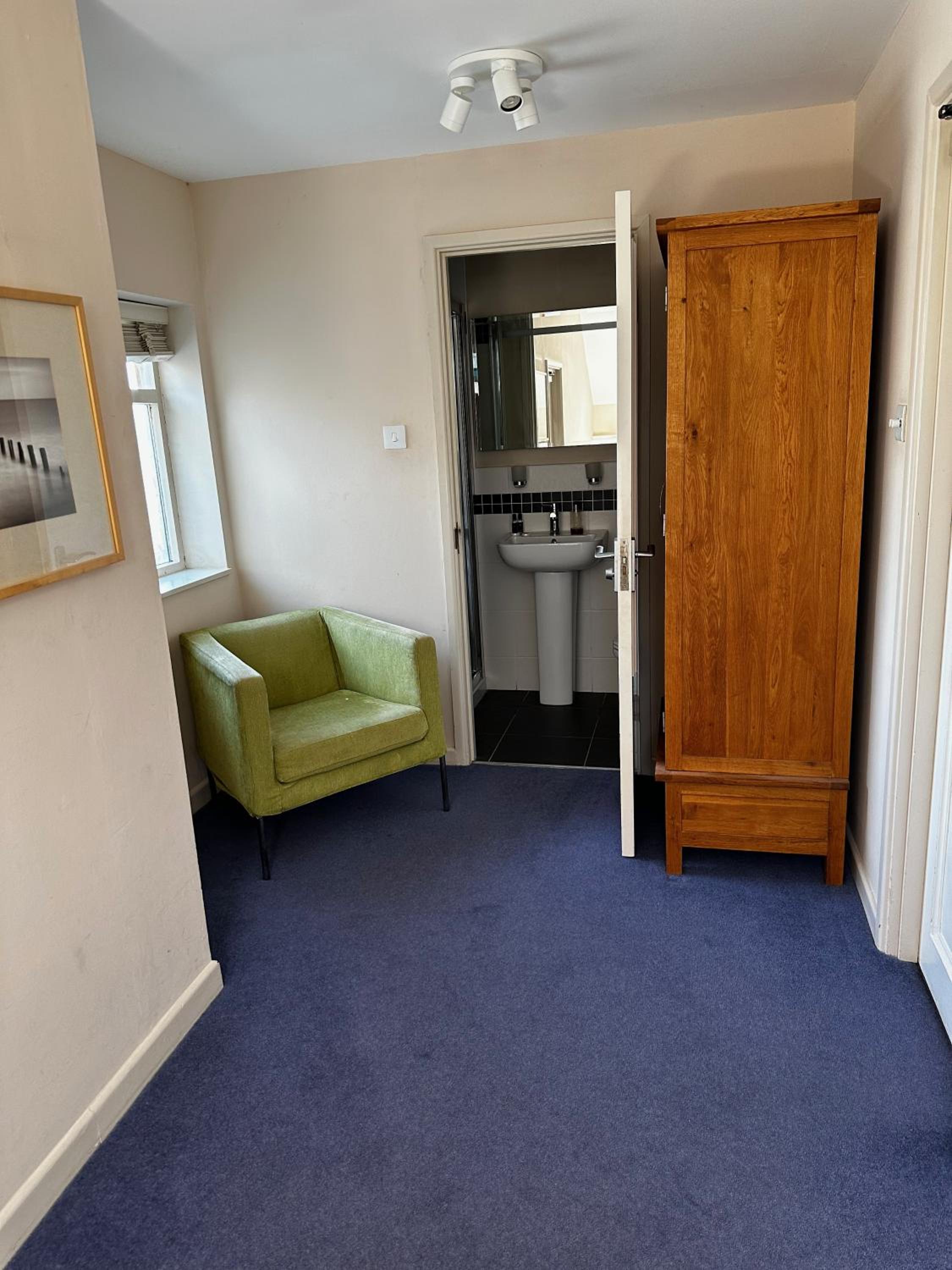 Standard Twin Room photo 3