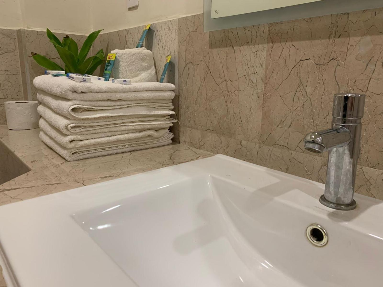 Double Room with Two Double Beds - Photo 4
