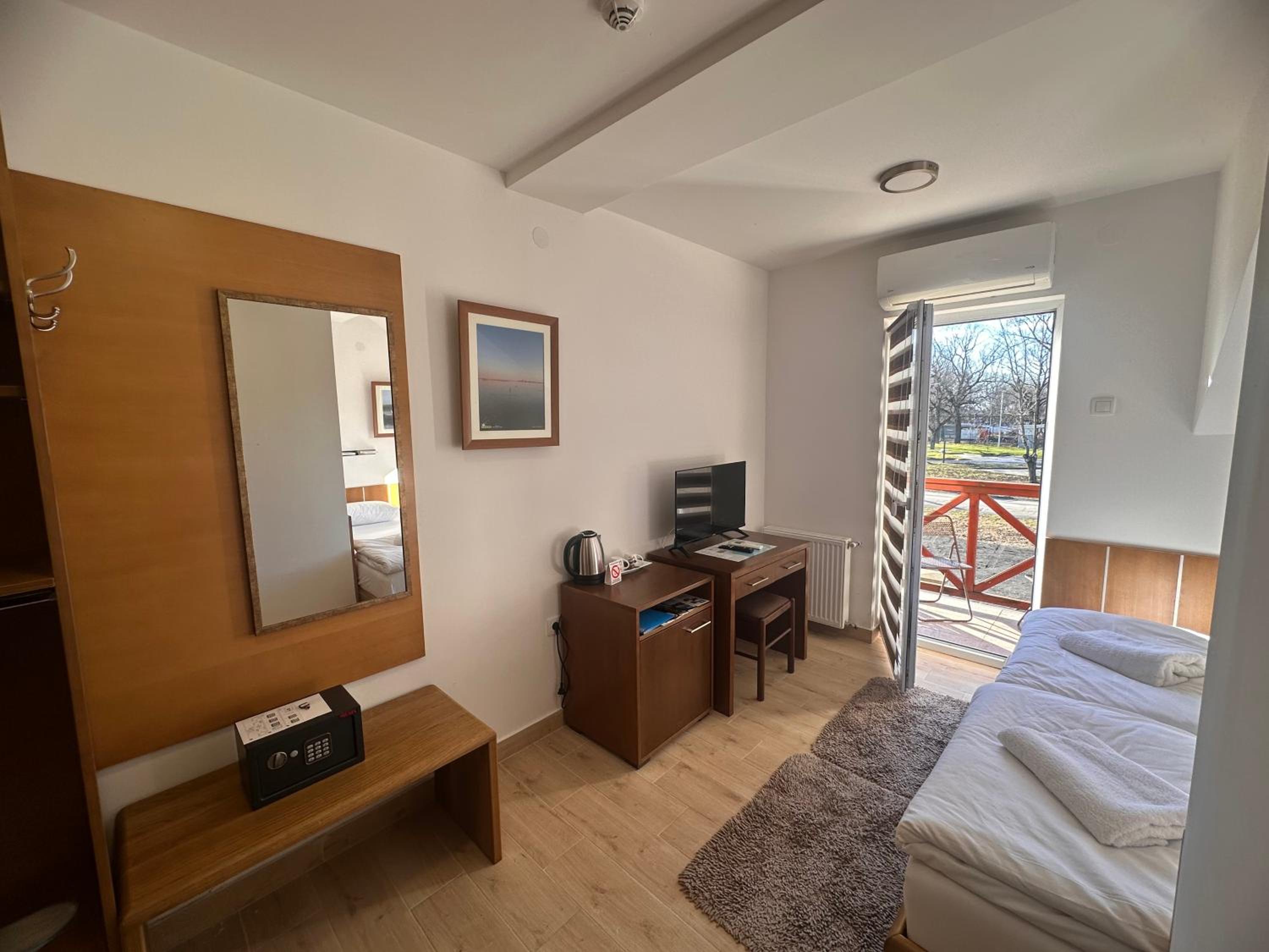 Twin Room With Terrace photo 3