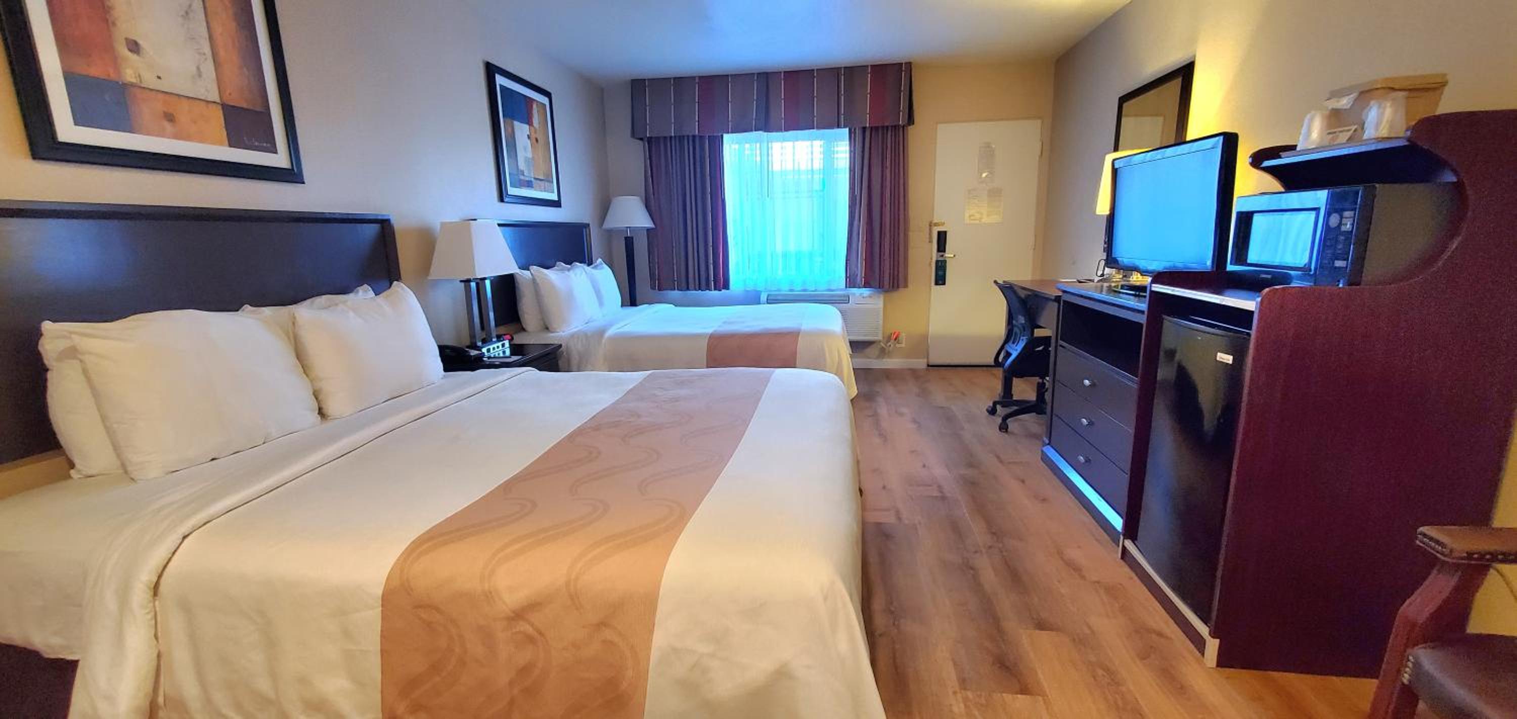 Standard Room, 2 Queen Beds, Balcony, Non Smoking  - Photo 8