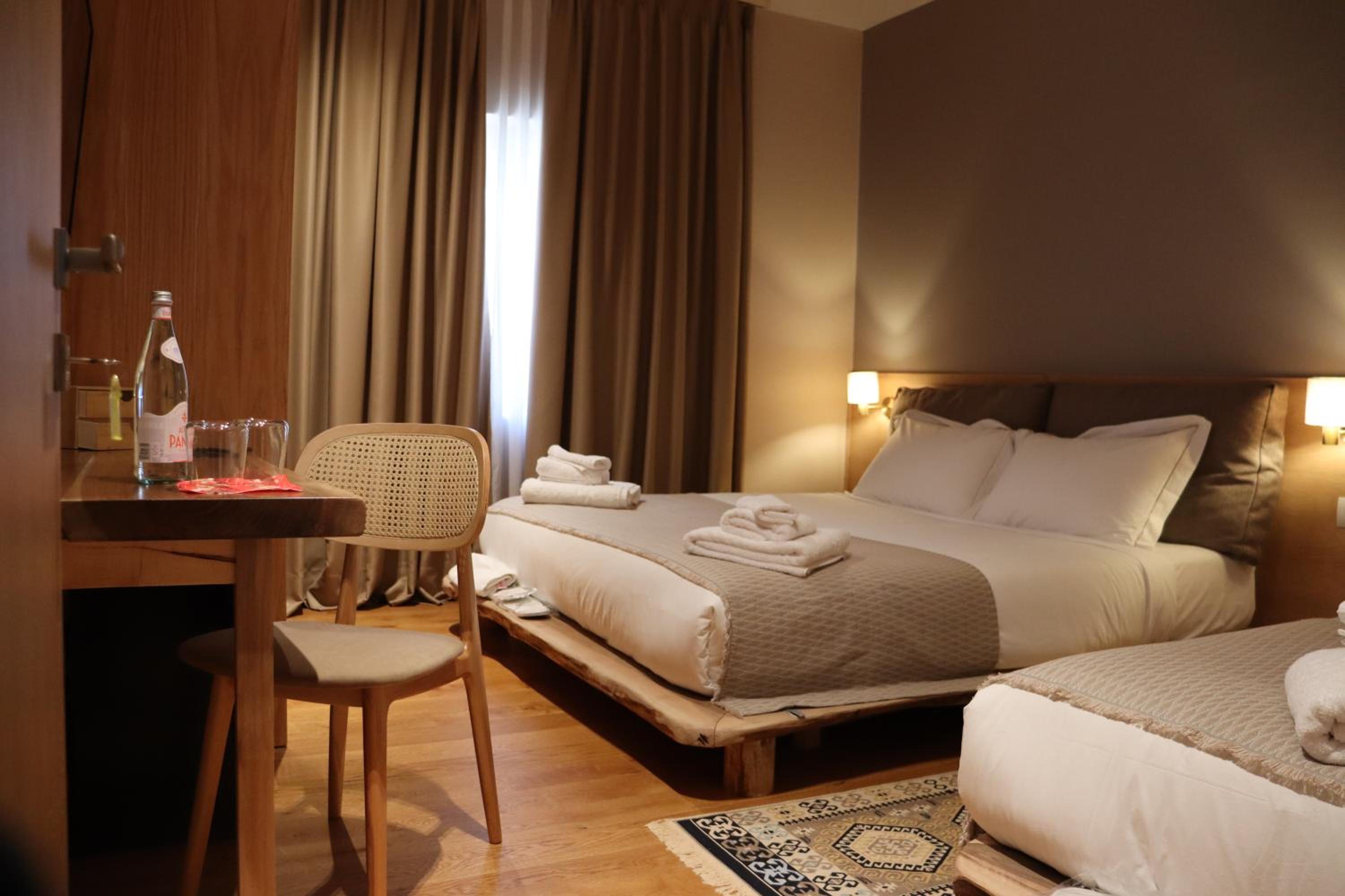 Deluxe Double Room (2 Adults + 1 Child)