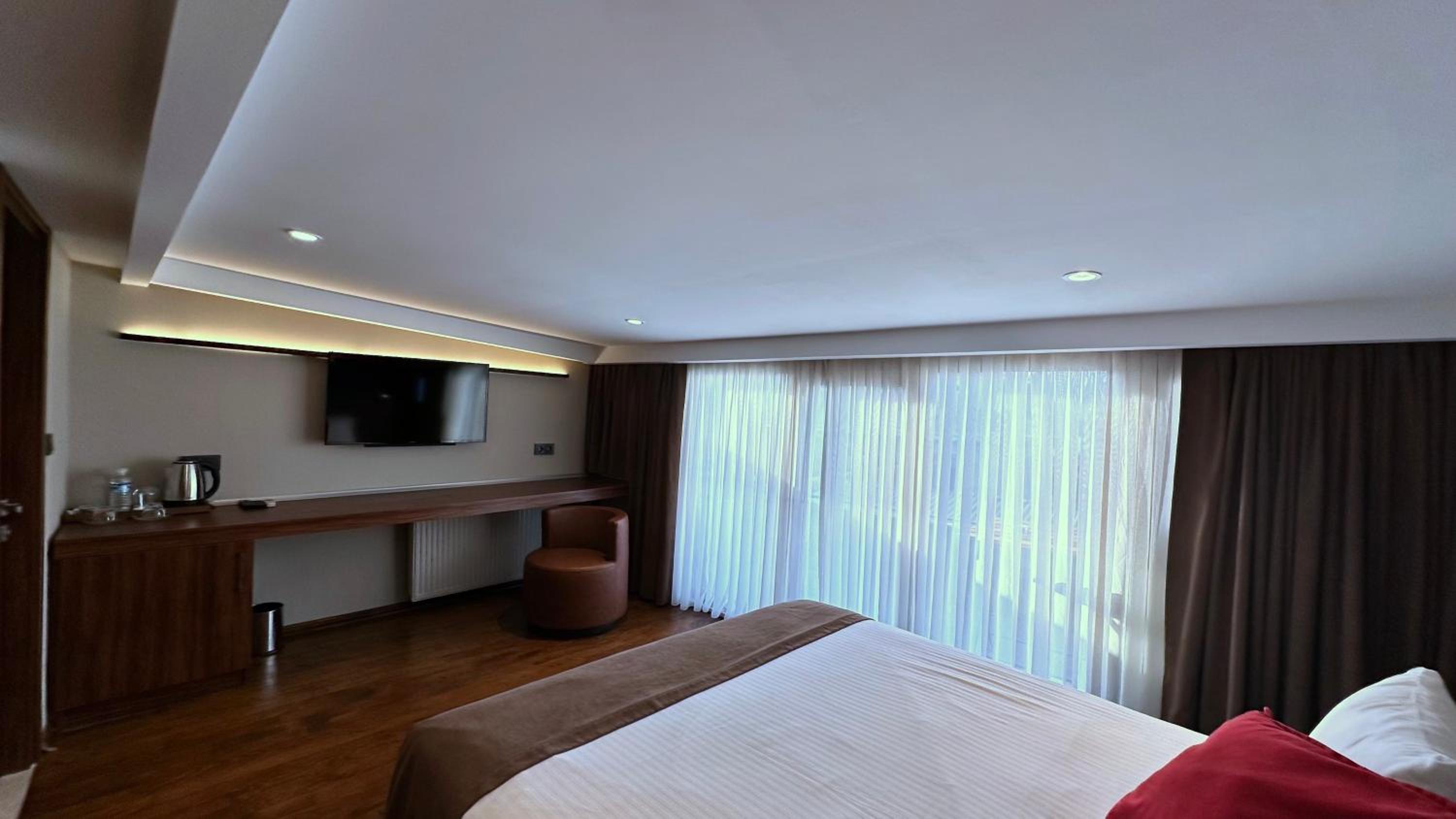 Queen Room with Balcony photo 2