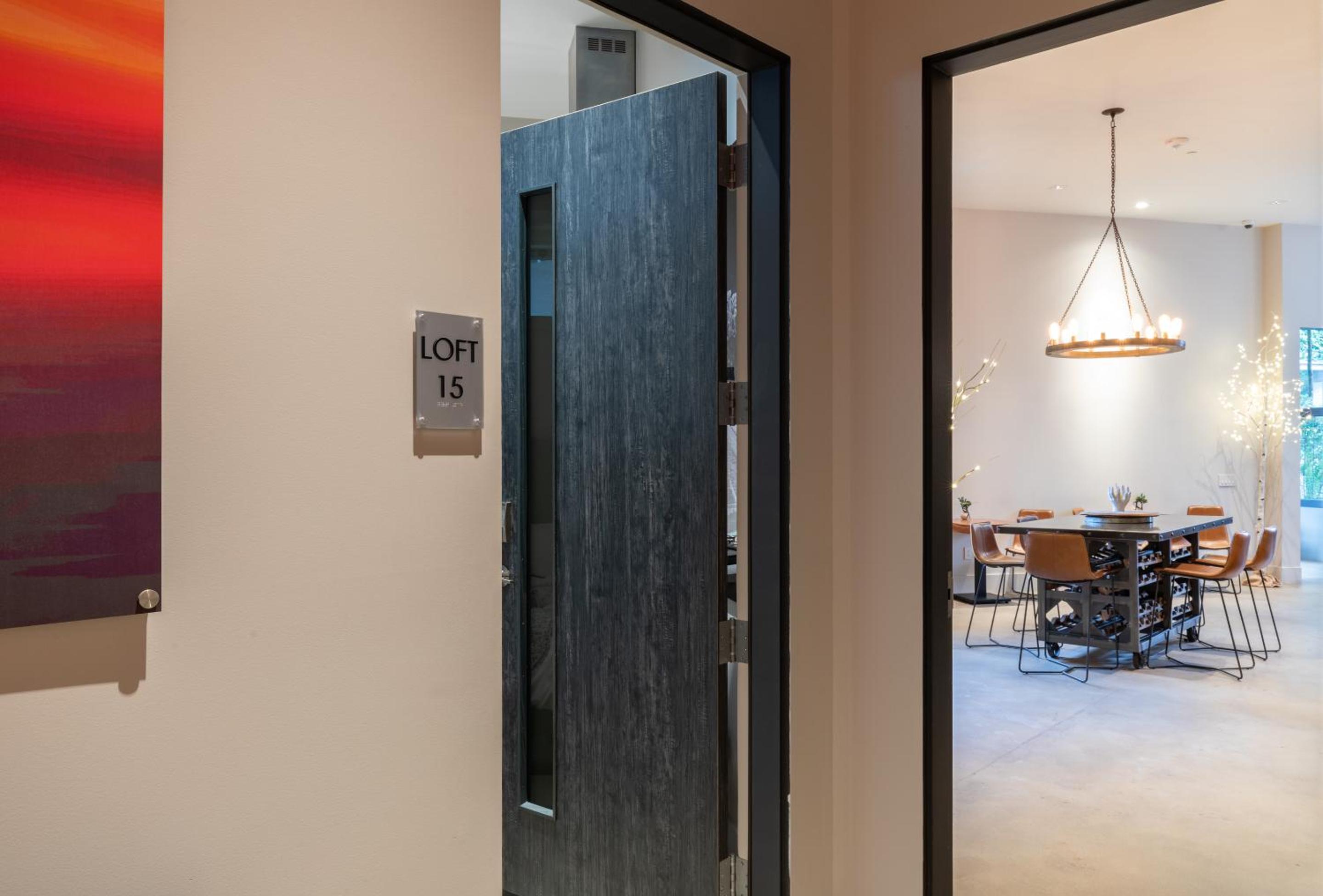 One-Level Queen Loft Suite with Kitchen - Disability Access - Photo 6