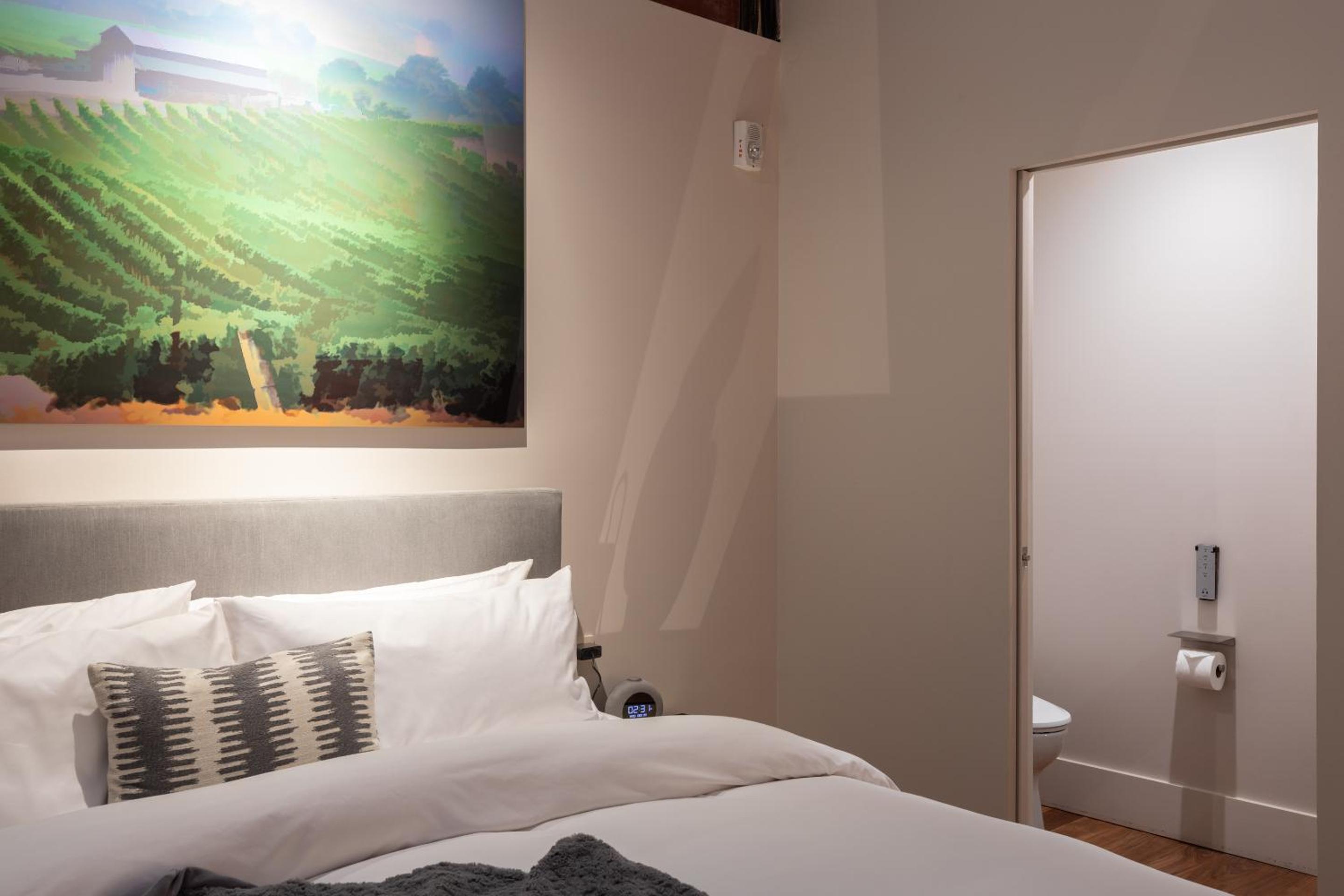 King Suite - Photo 2