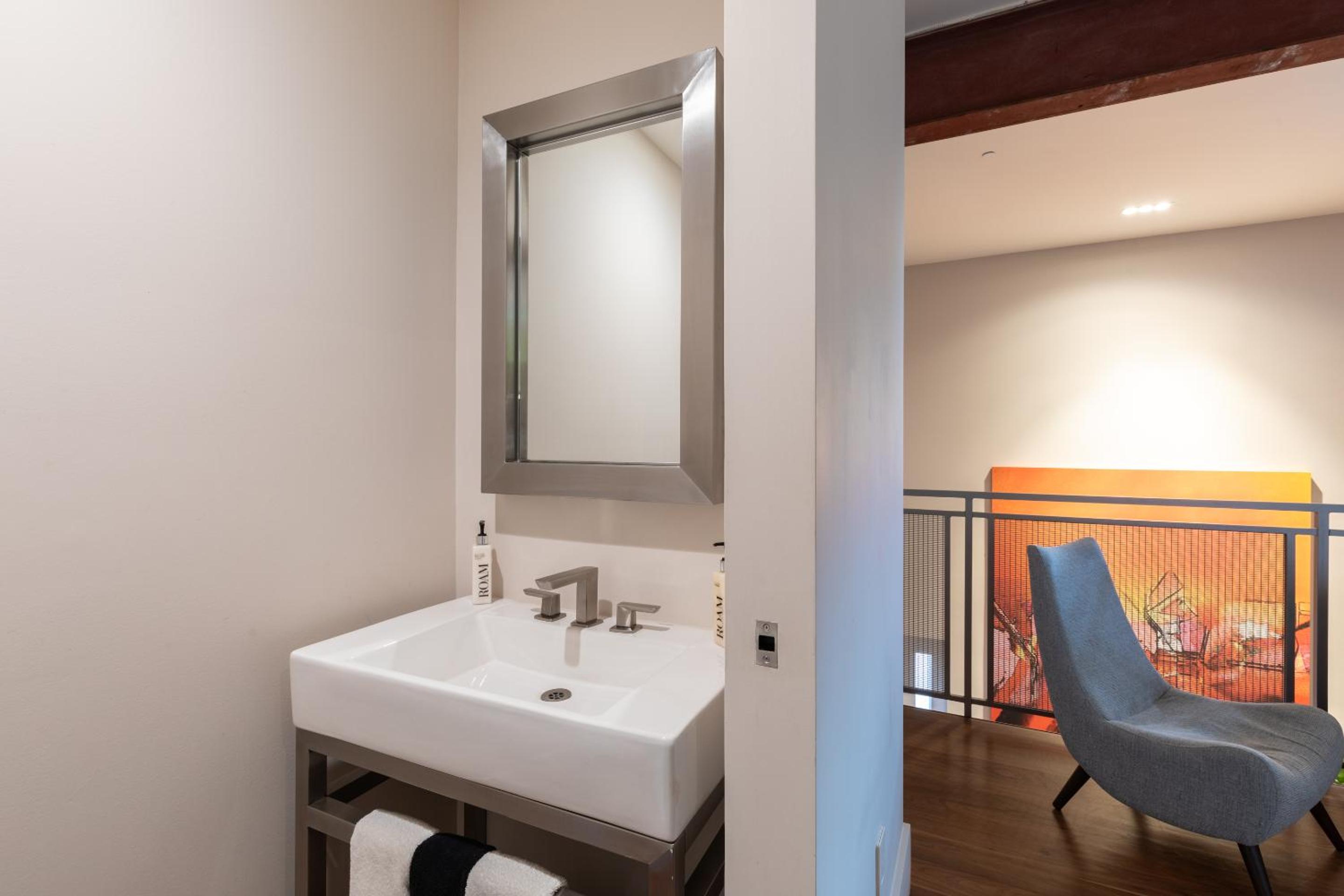 King Suite - Photo 7