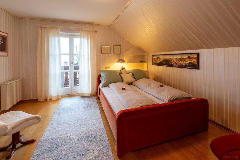 Three-Bedroom House photo 3