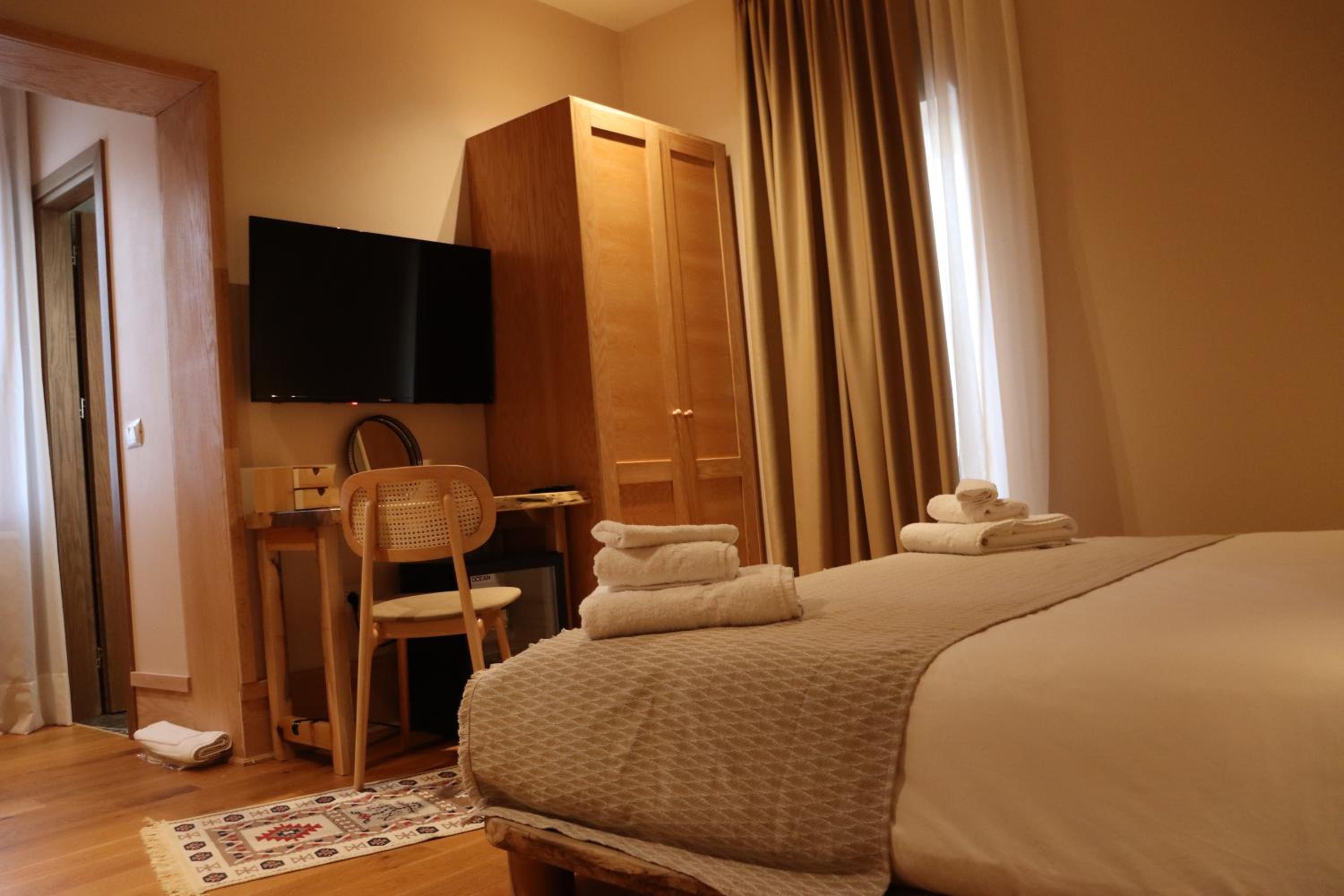 Deluxe Double Room with Extra Bed