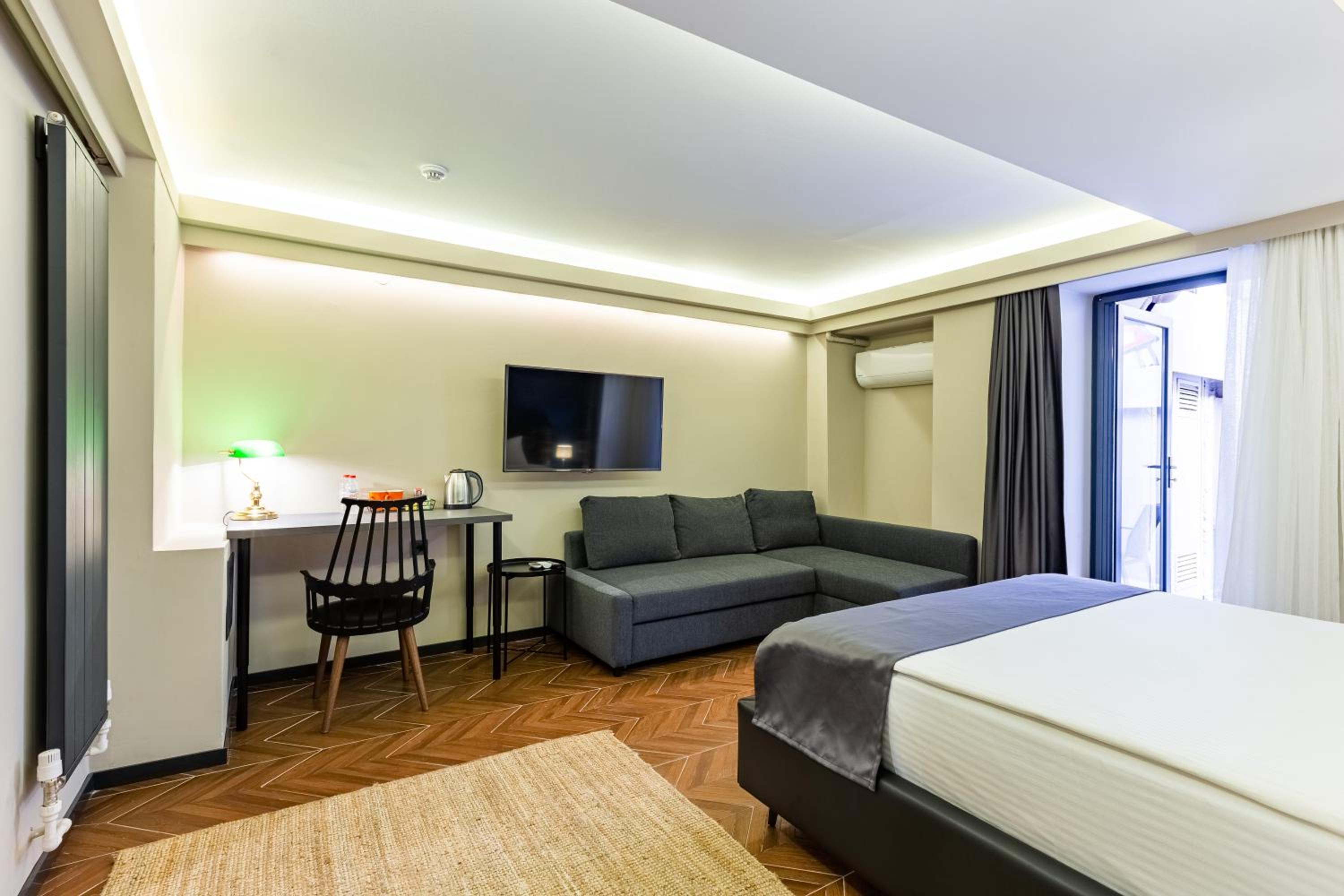 Suite with Balcony photo 3