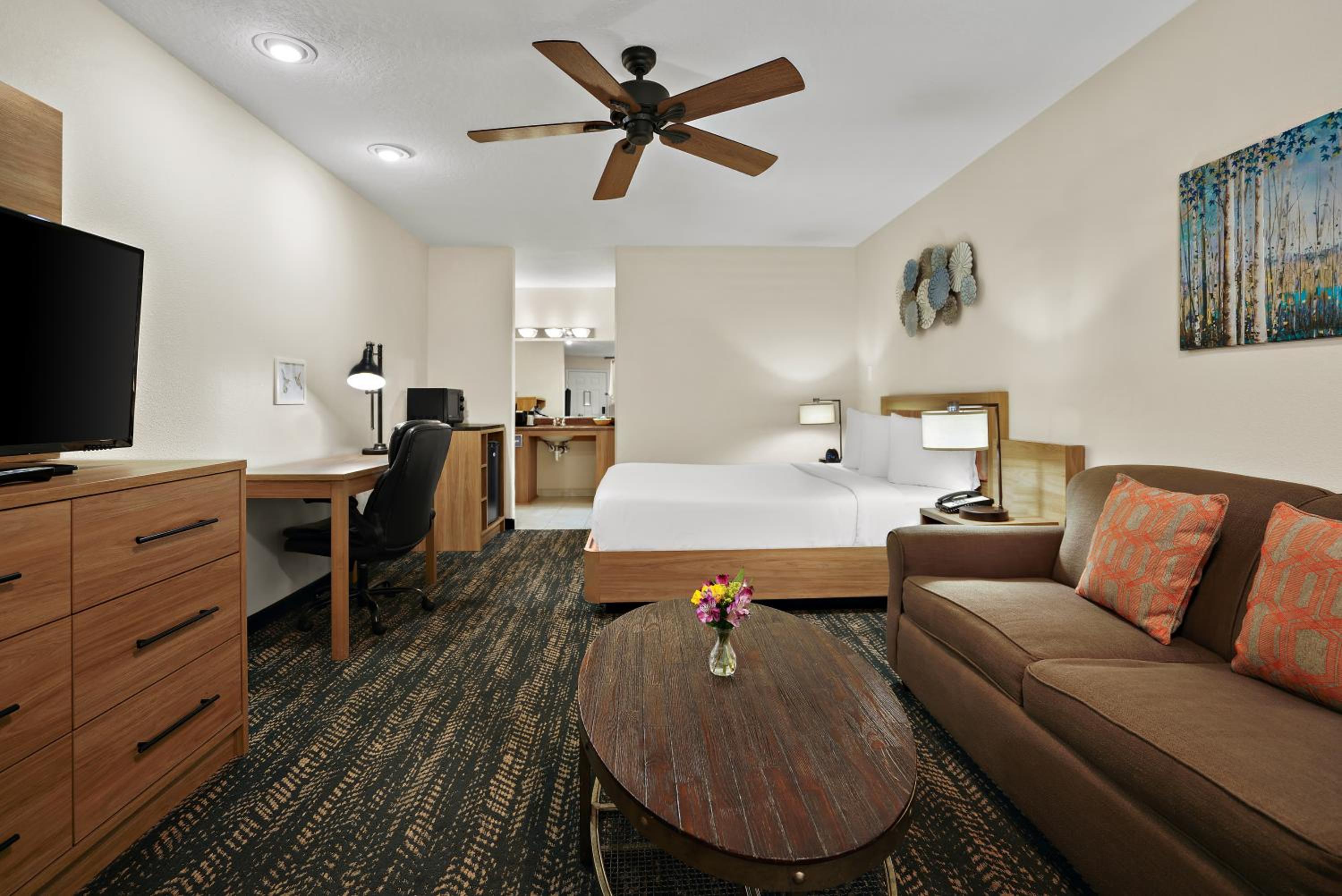 Superior King Room- Non Smoking - Photo 7