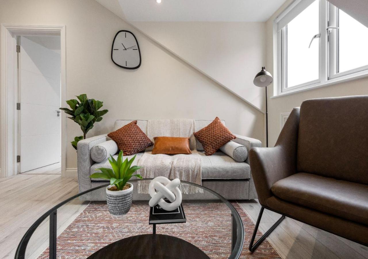 One-Bedroom Apartment photo 1
