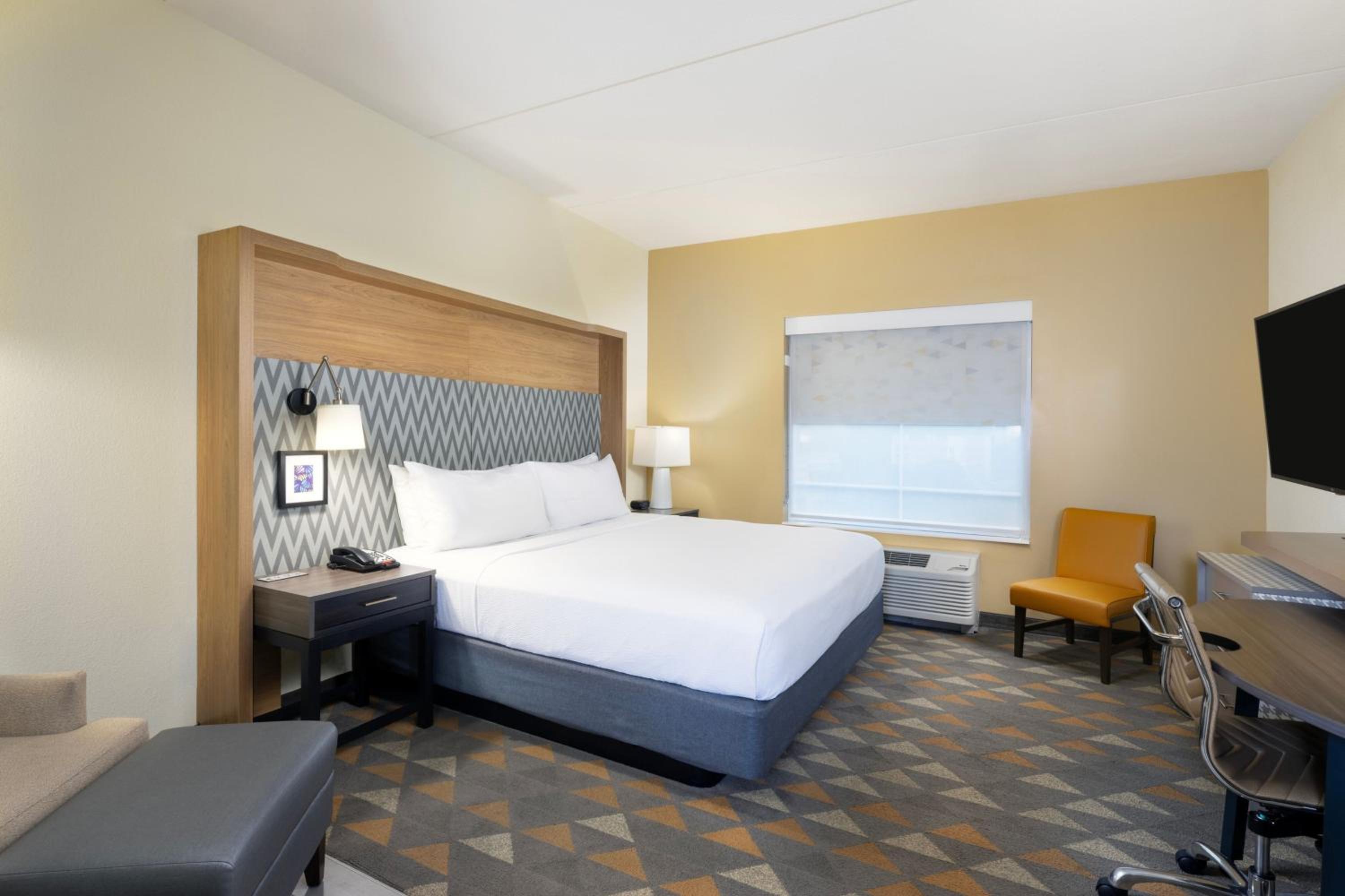 Standard King Room with One King Bed