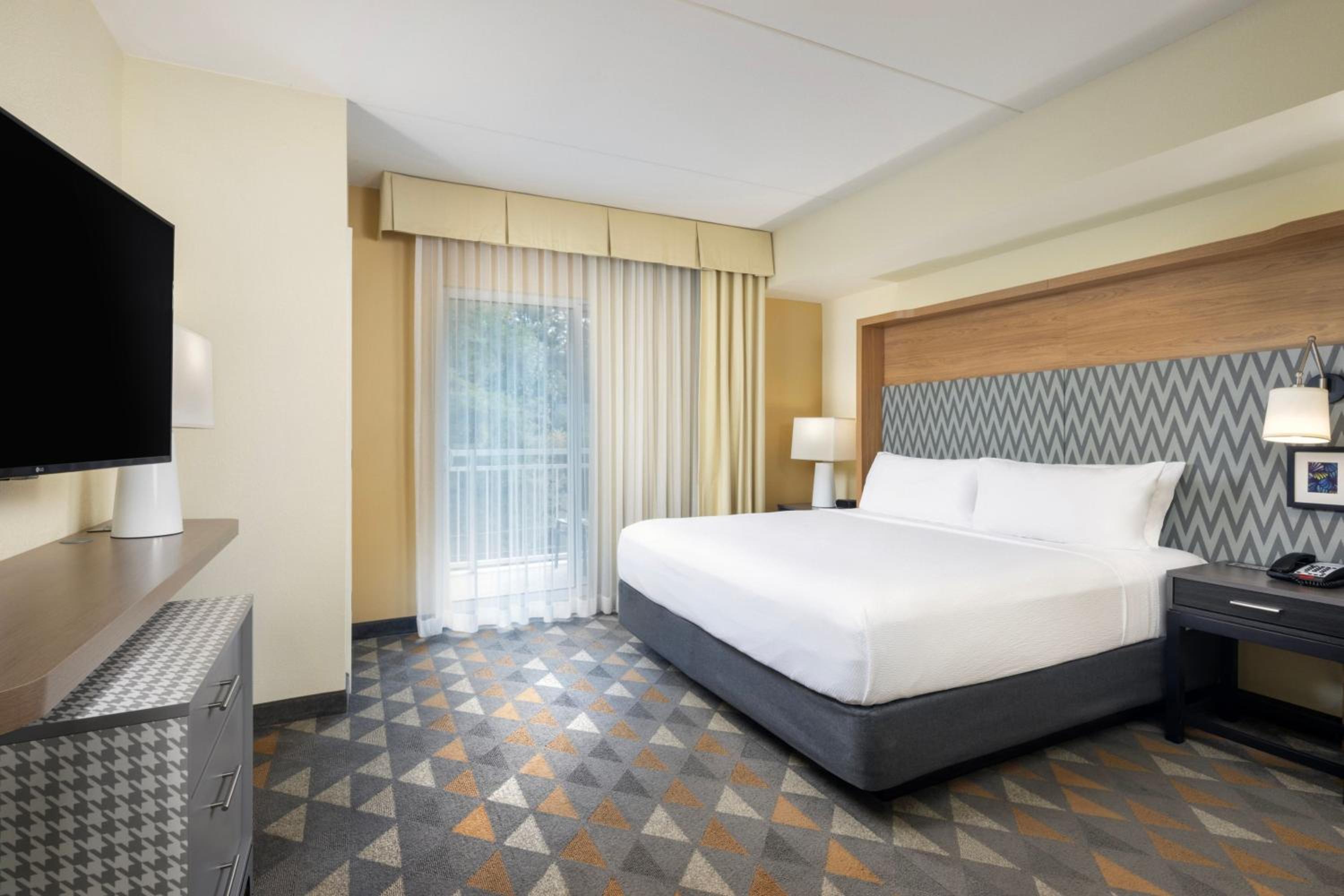 One-Bedroom King Suite with Balcony